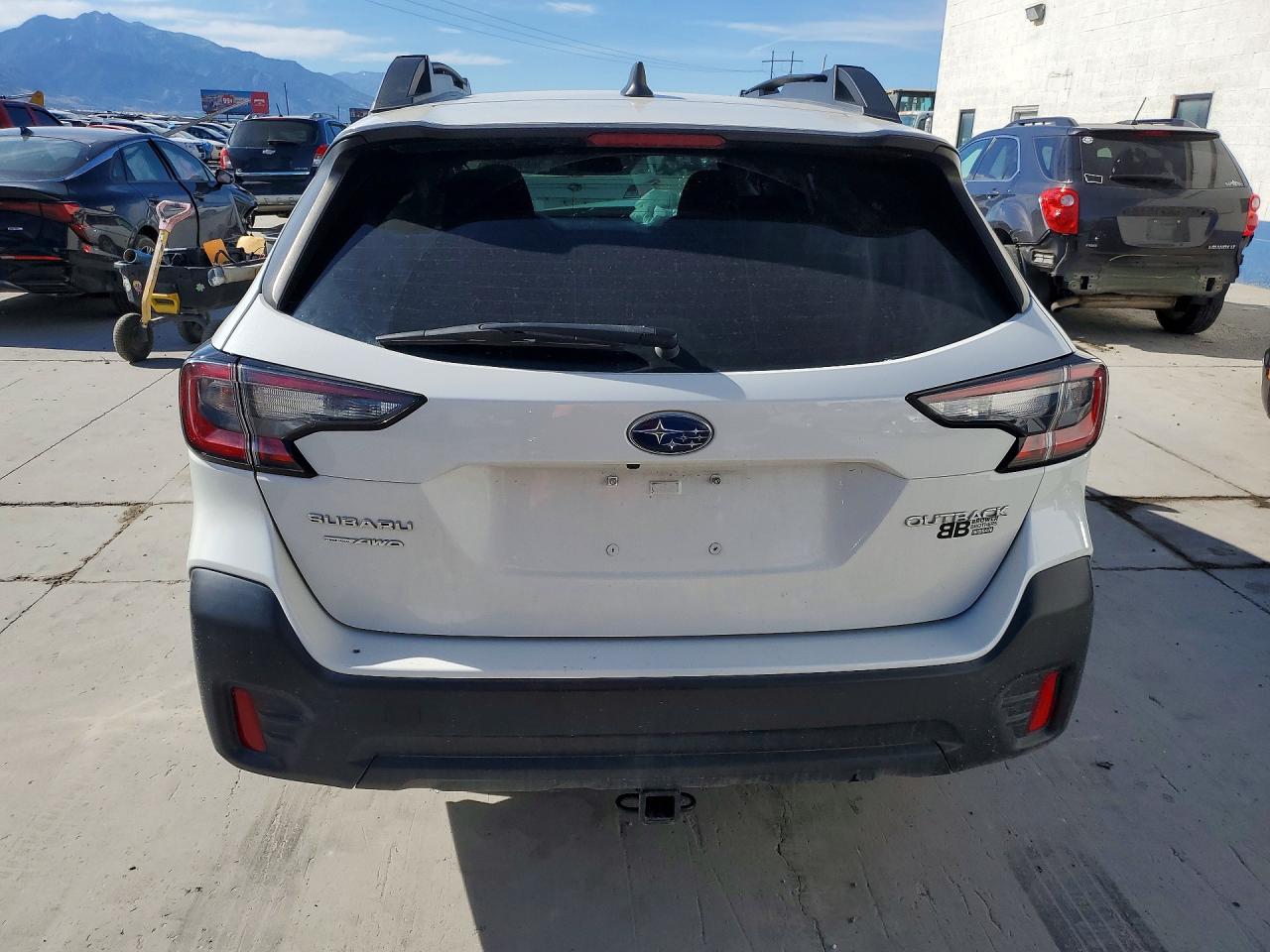 2022 Subaru Outback White vin: 4S4BTAACXN3201436