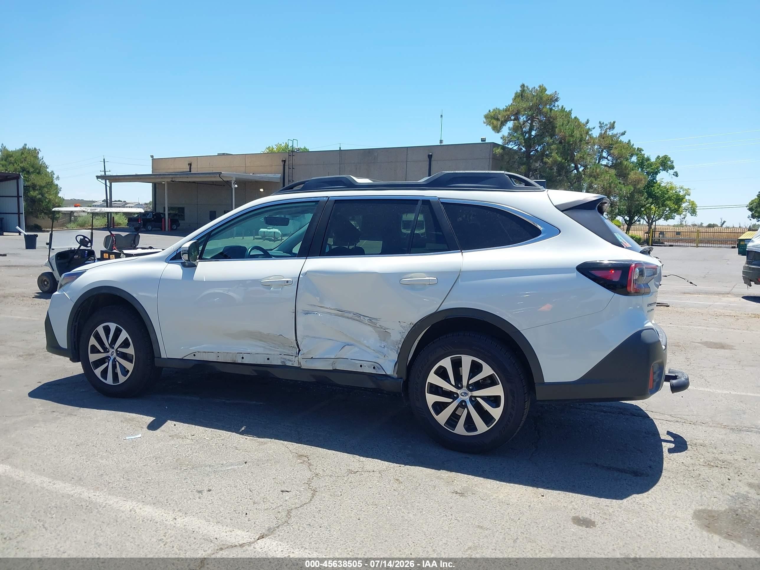 2020 Subaru Outback Premium White vin: 4S4BTACC0L3167274