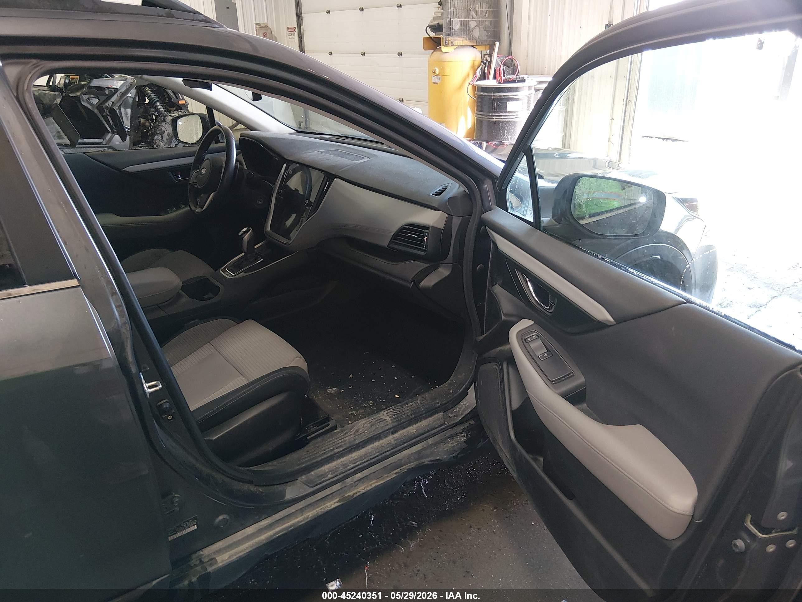 2020 Subaru Outback Premium Gray vin: 4S4BTACC2L3255551