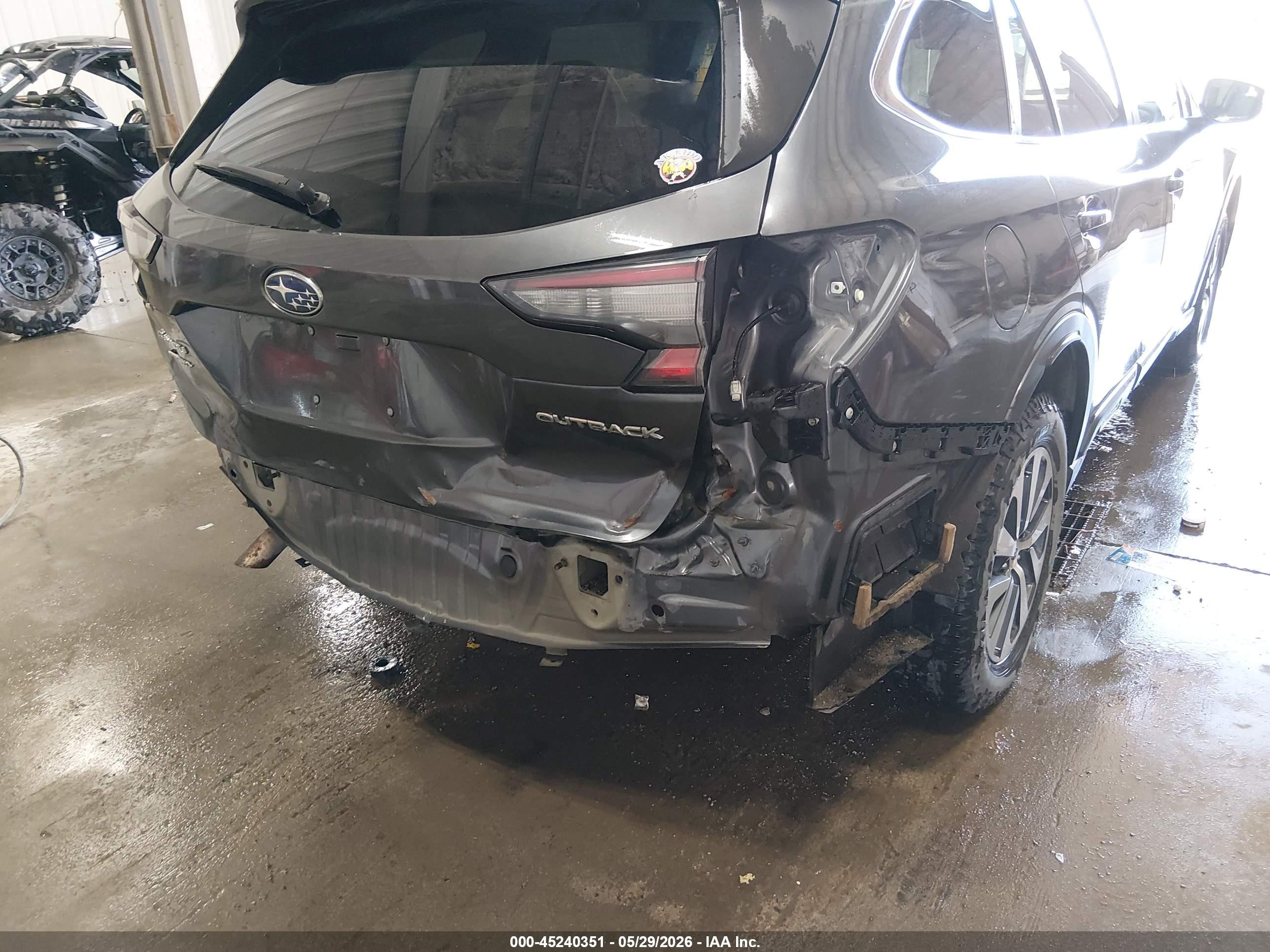 2020 Subaru Outback Premium Gray vin: 4S4BTACC2L3255551