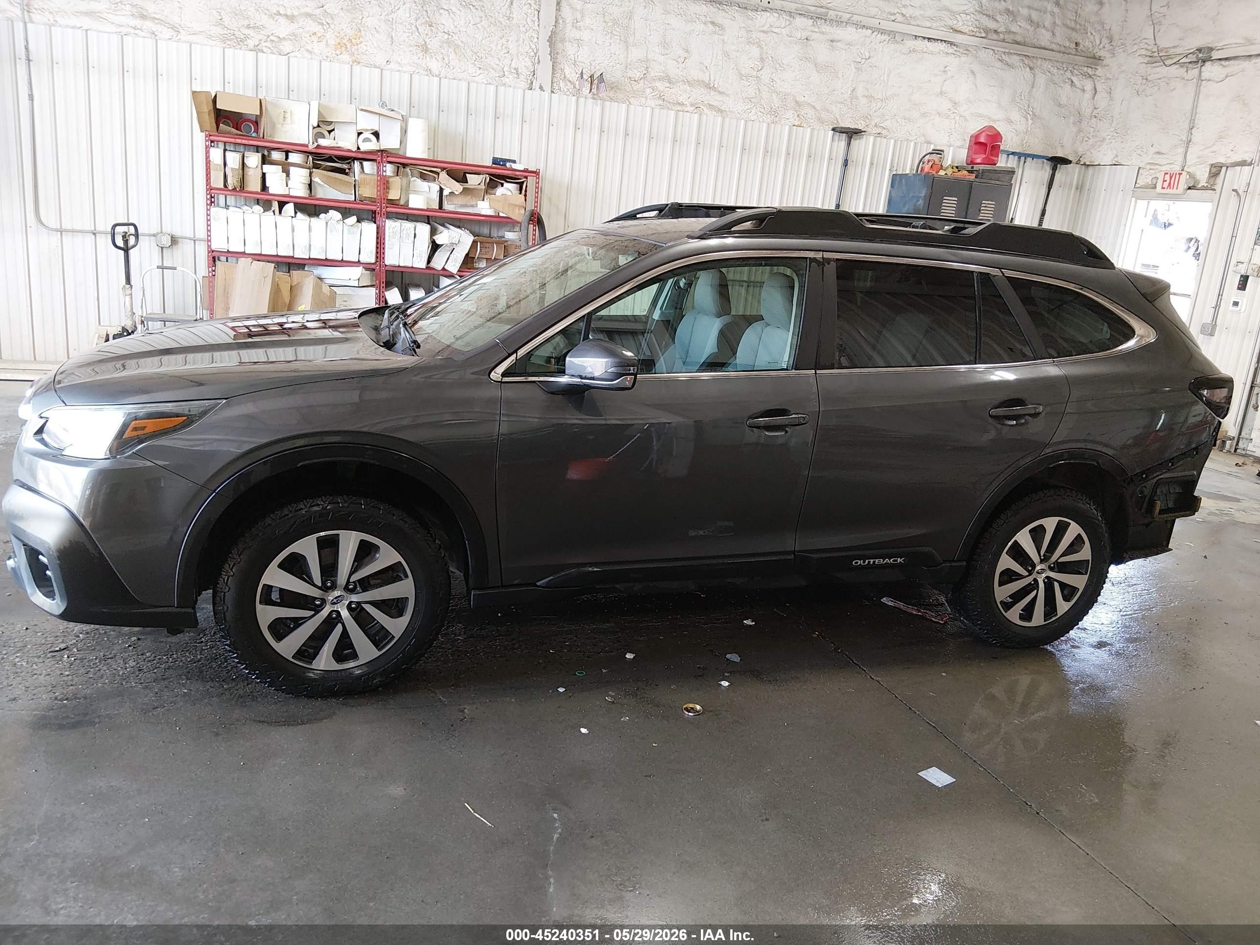 2020 Subaru Outback Premium Gray vin: 4S4BTACC2L3255551