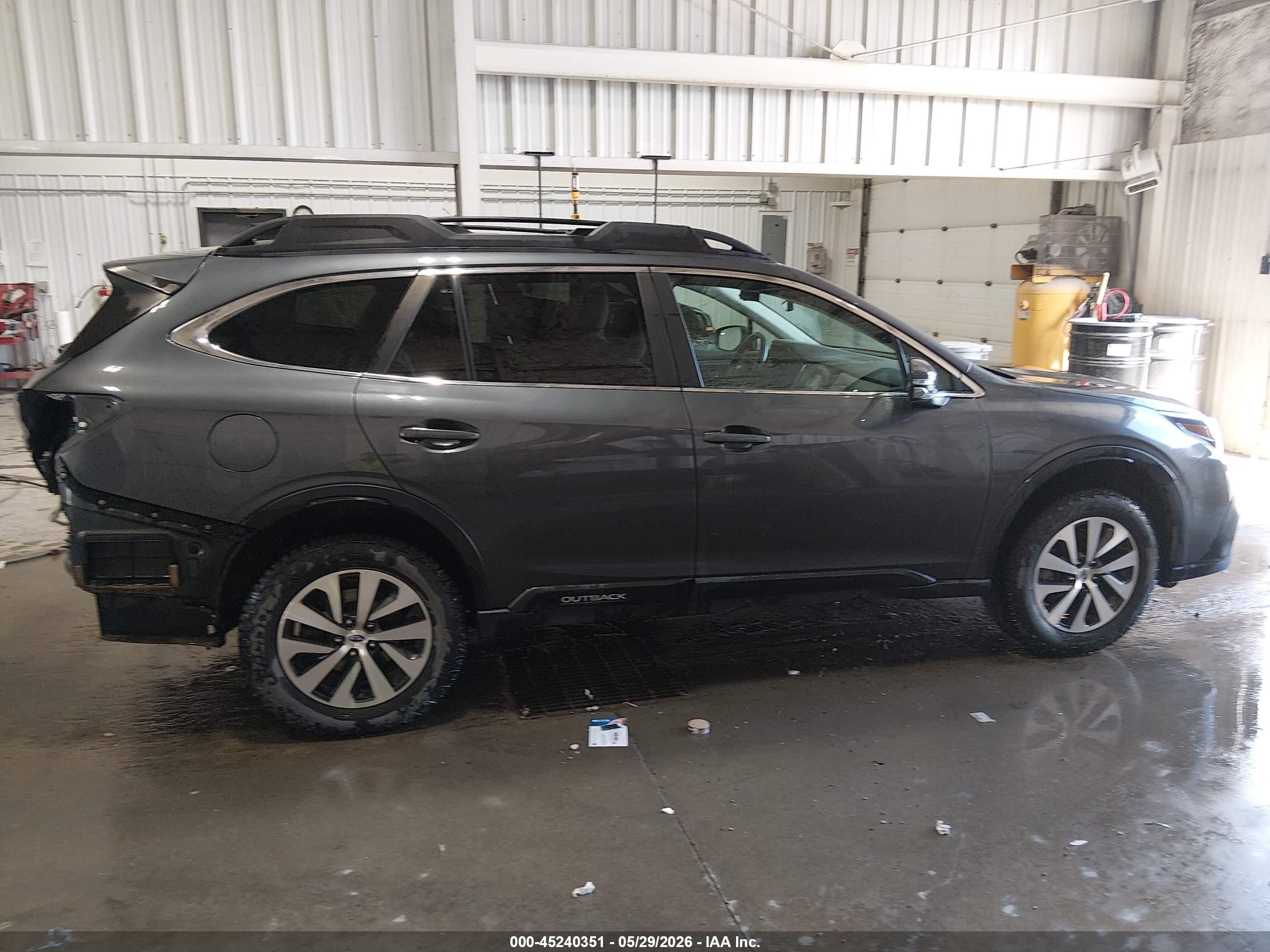 2020 Subaru Outback Premium Gray vin: 4S4BTACC2L3255551