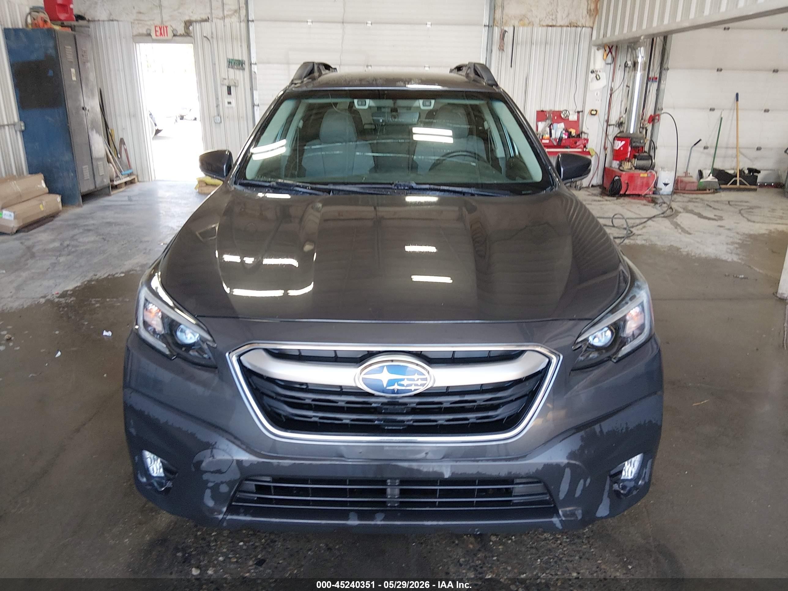 2020 Subaru Outback Premium Gray vin: 4S4BTACC2L3255551