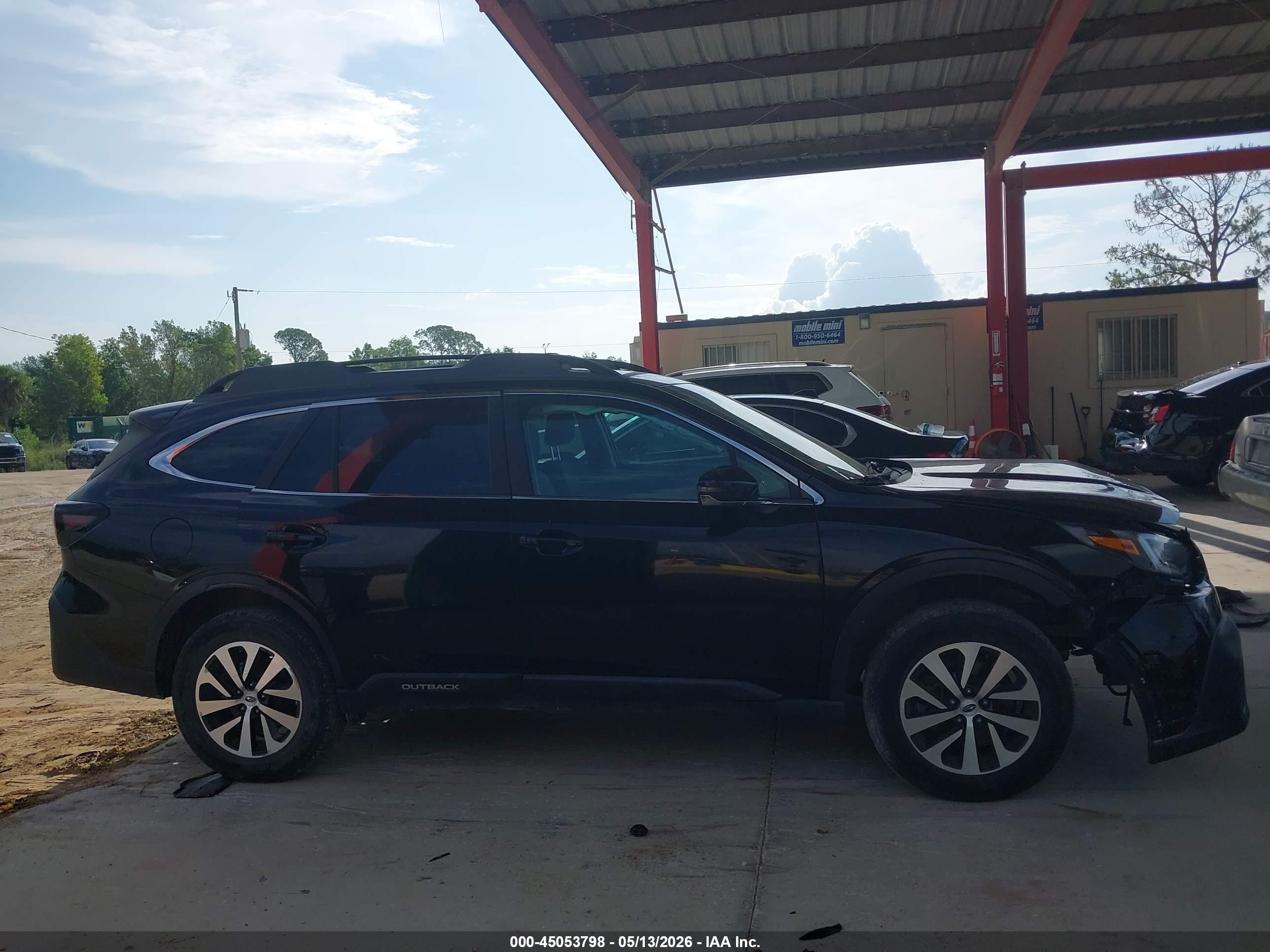 2020 Subaru Outback Premium Black vin: 4S4BTACCXL3113271