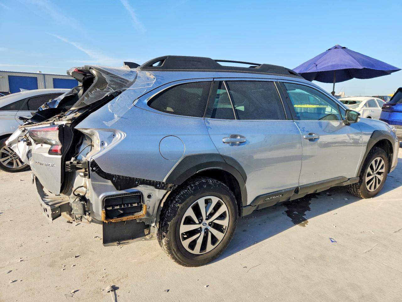 2023 Subaru Outback Premium Серебряный vin: 4S4BTADC0P3166078