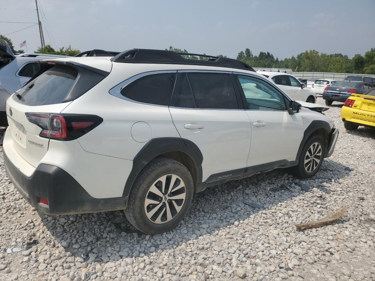 2023 Subaru Outback Premium Белый vin: 4S4BTADC3P3224975