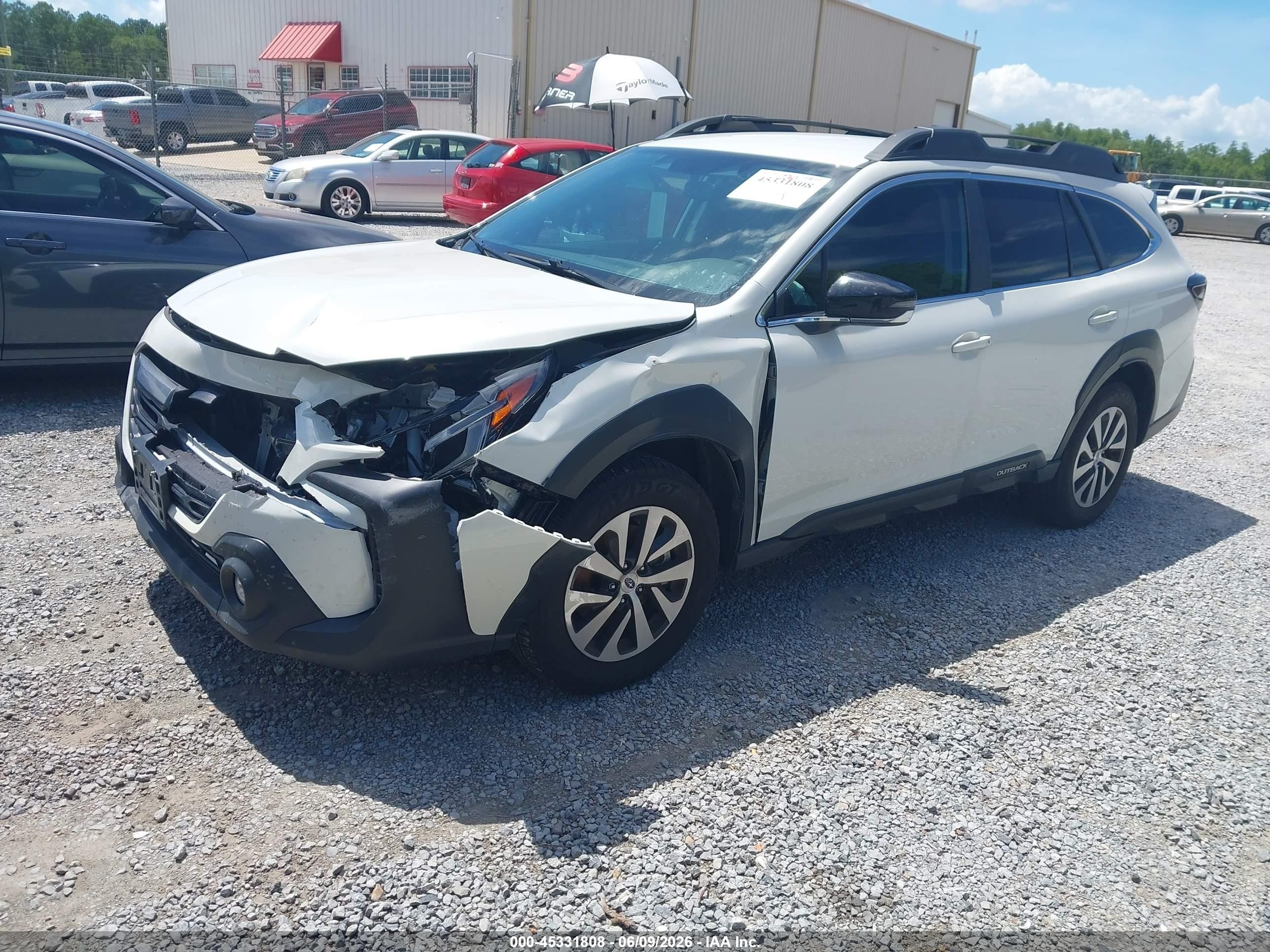 2025 Subaru Outback Premium White vin: 4S4BTADCXS3168588