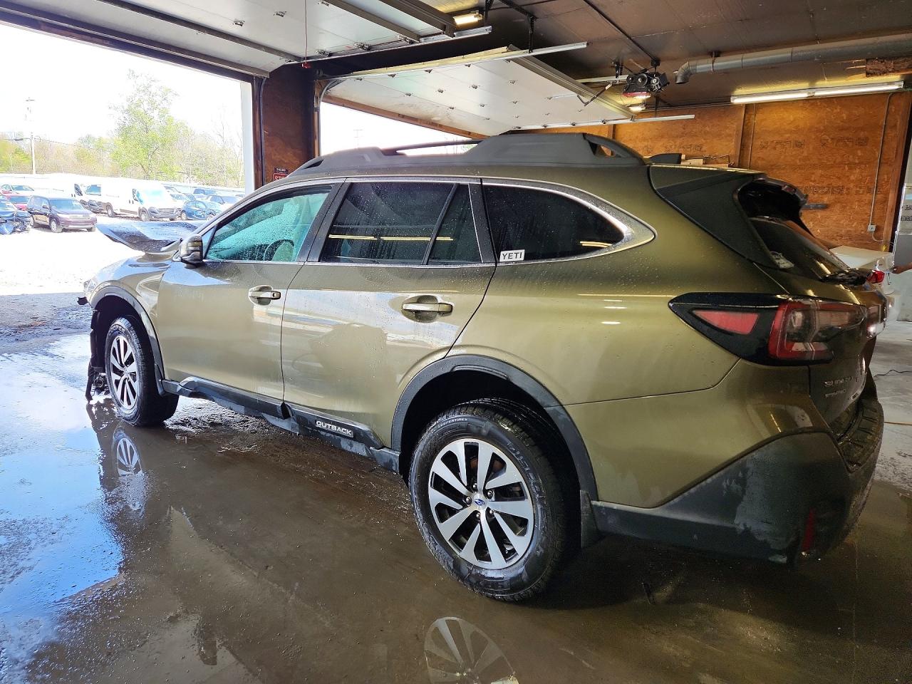 2020 Subaru Outback Premium Green vin: 4S4BTAEC3L3103422