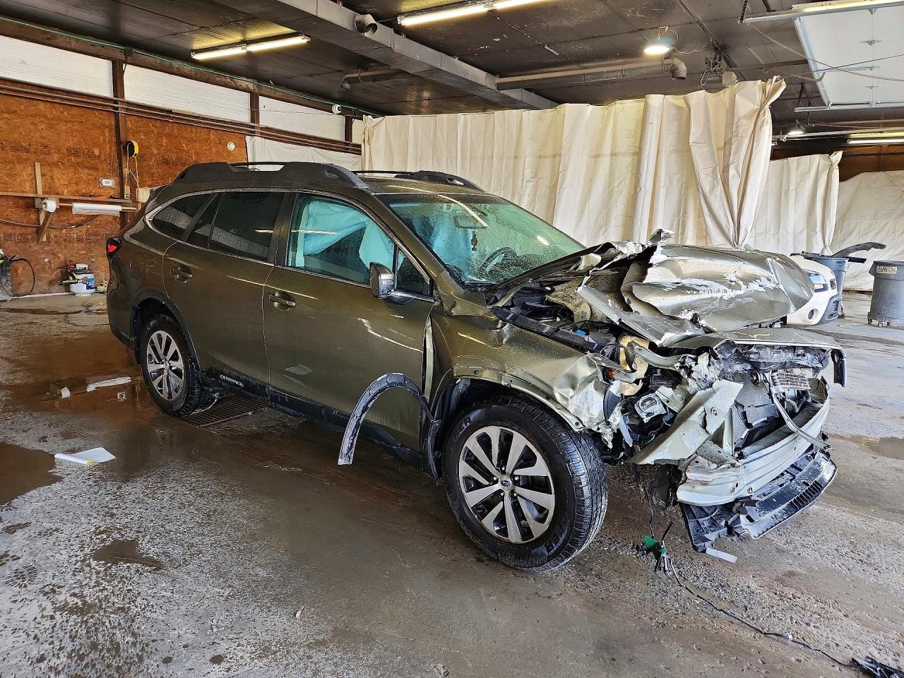 2020 Subaru Outback Premium Green vin: 4S4BTAEC3L3103422