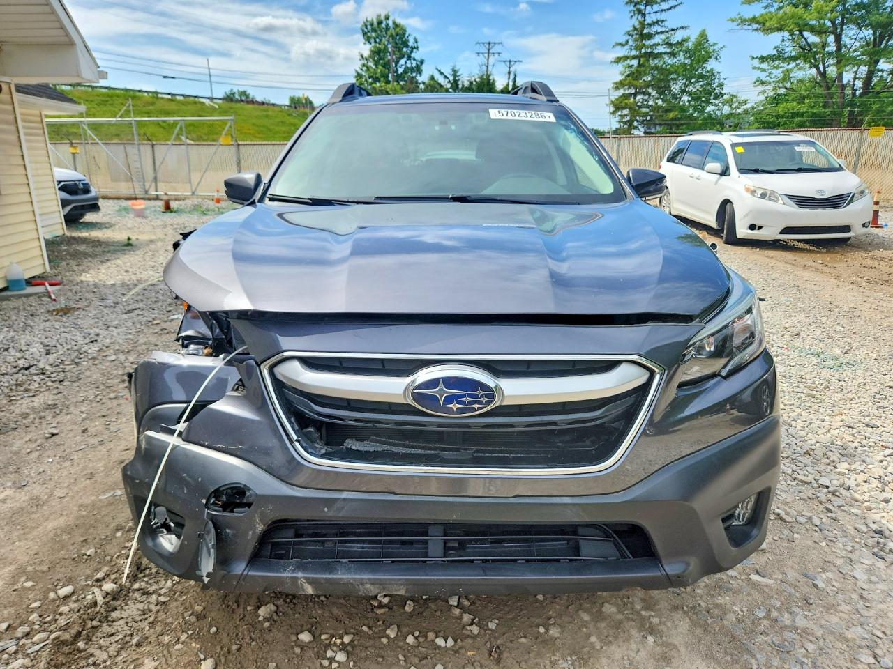2020 Subaru Outback Premium Gray vin: 4S4BTAEC7L3128663