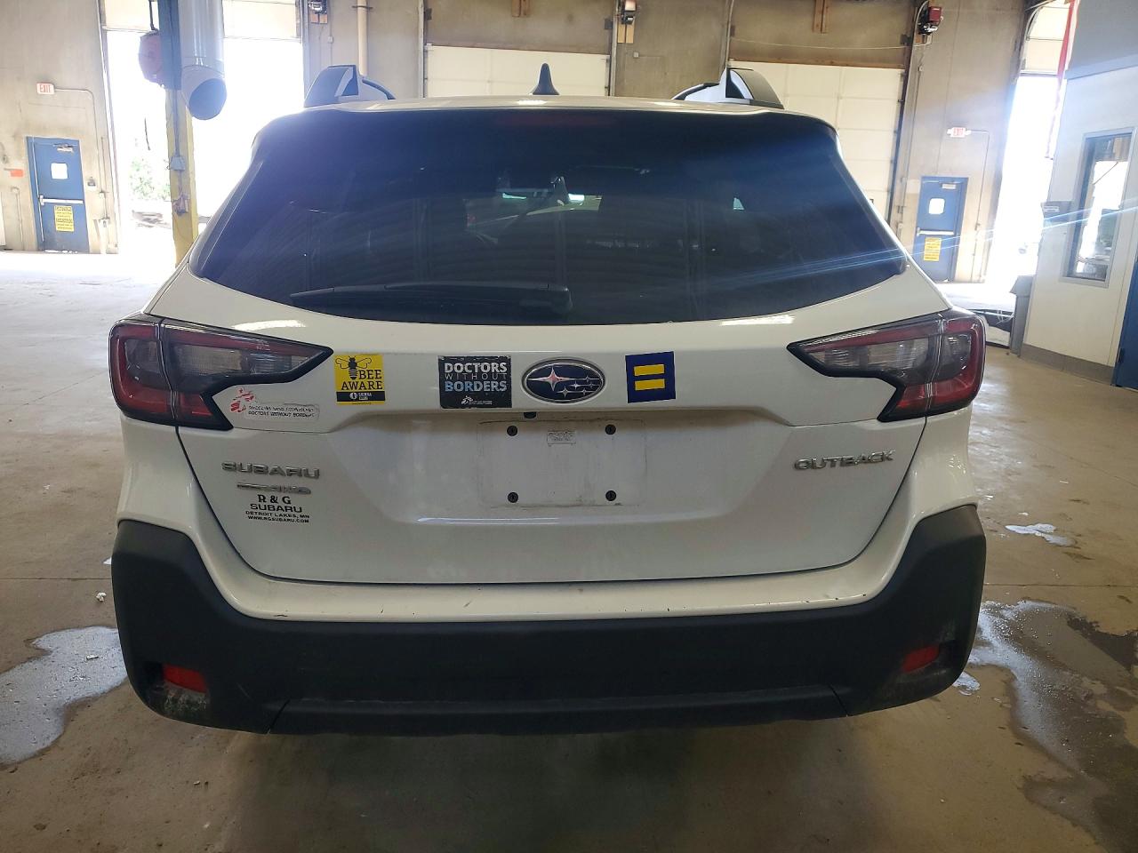 2024 Subaru Outback Premium White vin: 4S4BTAFC4R3116445