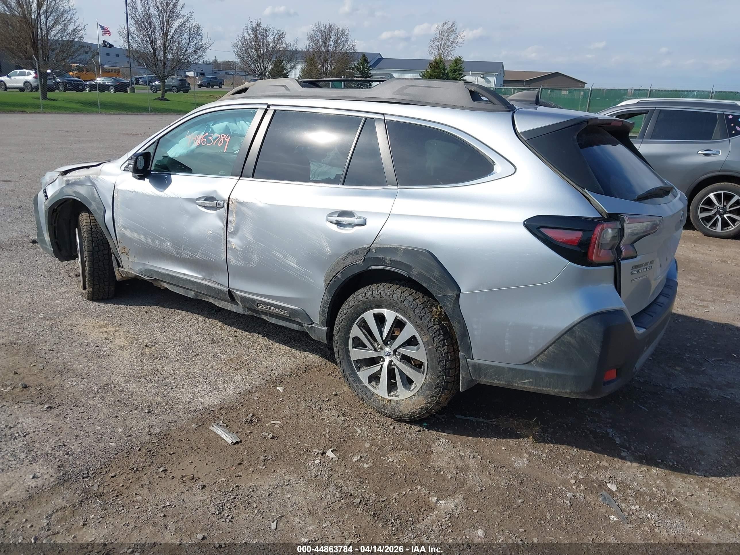 2025 Subaru Outback Premium Silver vin: 4S4BTAFC8S3130693