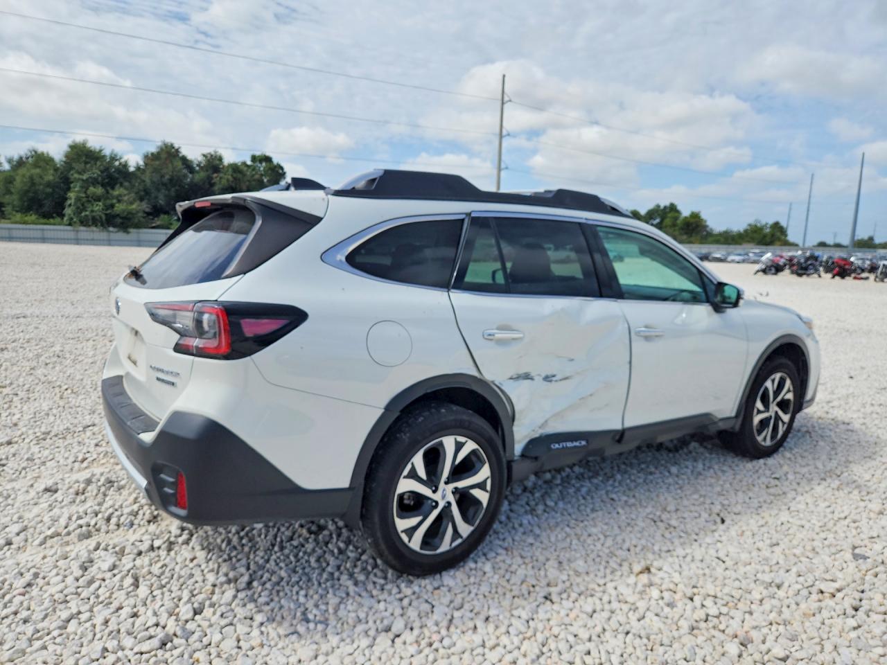 2020 Subaru Outback Touring White vin: 4S4BTAPC5L3235224