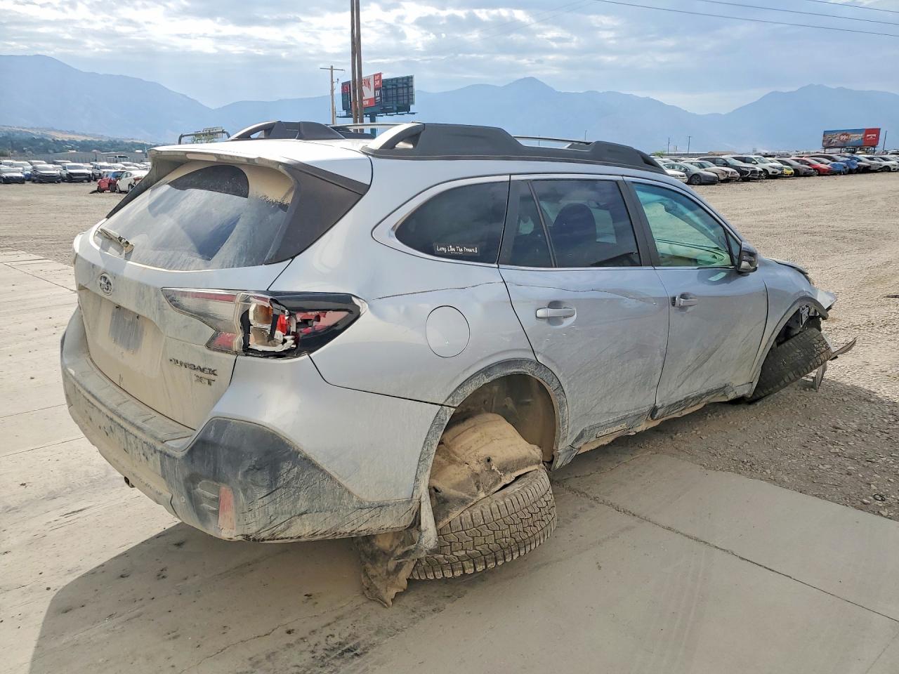 2020 Subaru Outback Onyx Edition Xt Silver vin: 4S4BTGKD3L3124030