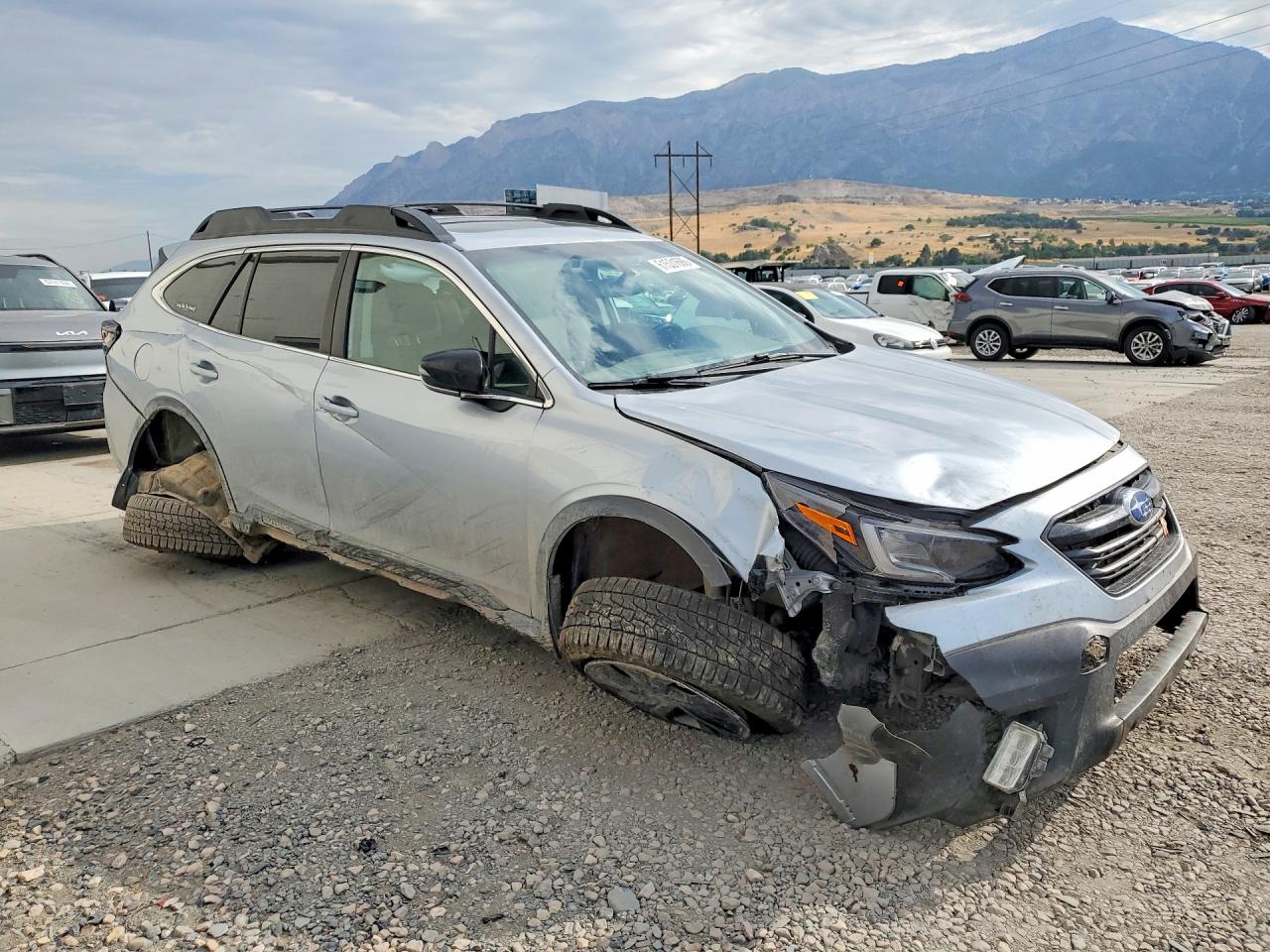 2020 Subaru Outback Onyx Edition Xt Silver vin: 4S4BTGKD3L3124030