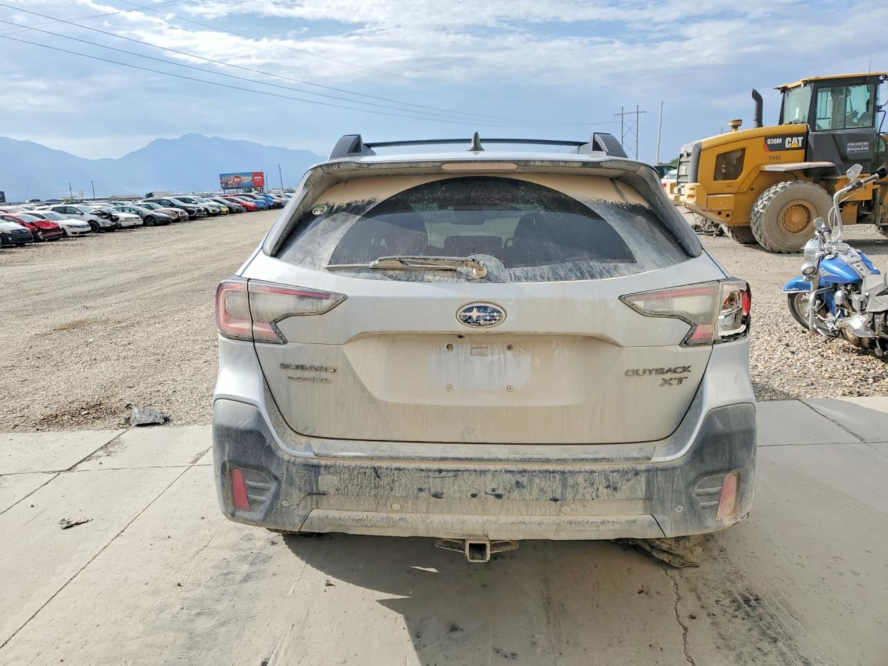 2020 Subaru Outback Onyx Edition Xt Silver vin: 4S4BTGKD3L3124030