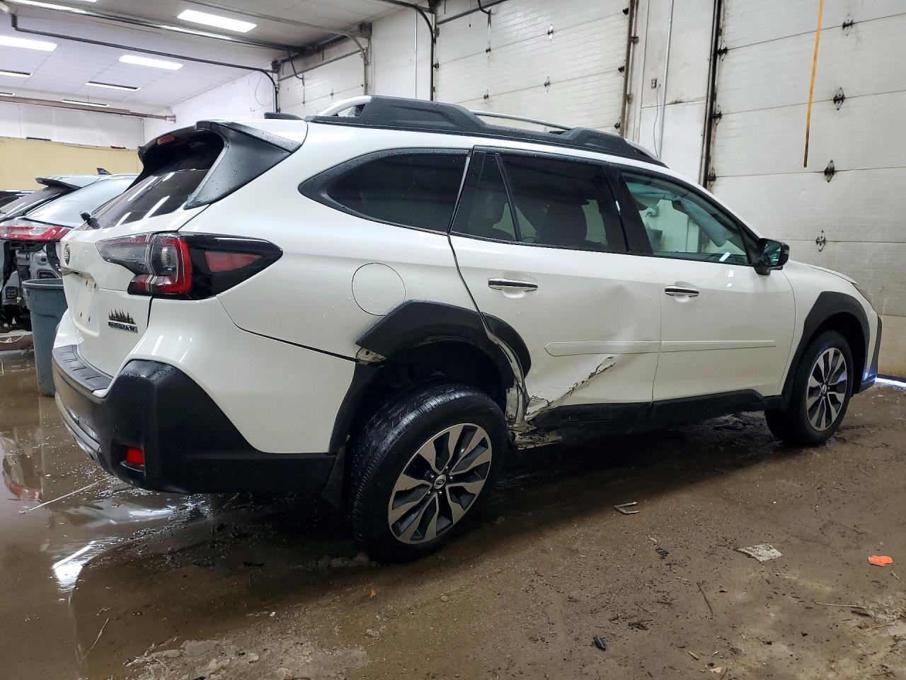 2023 Subaru Outback Touring White vin: 4S4BTGPD6P3155075