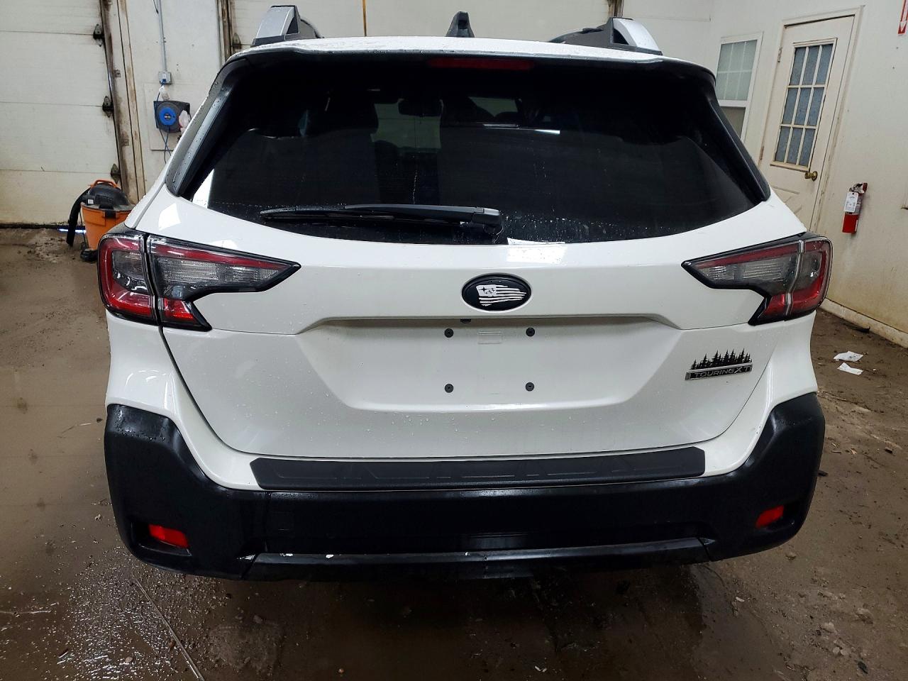 2023 Subaru Outback Touring White vin: 4S4BTGPD6P3155075