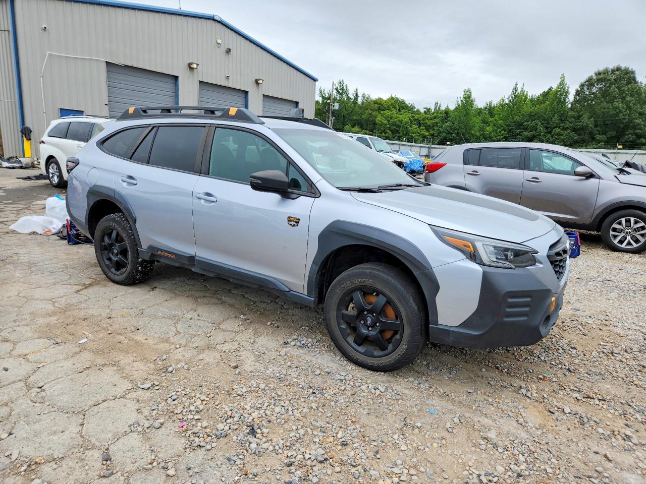 2022 Subaru Outback Wilderness Silver vin: 4S4BTGSD6N3182233