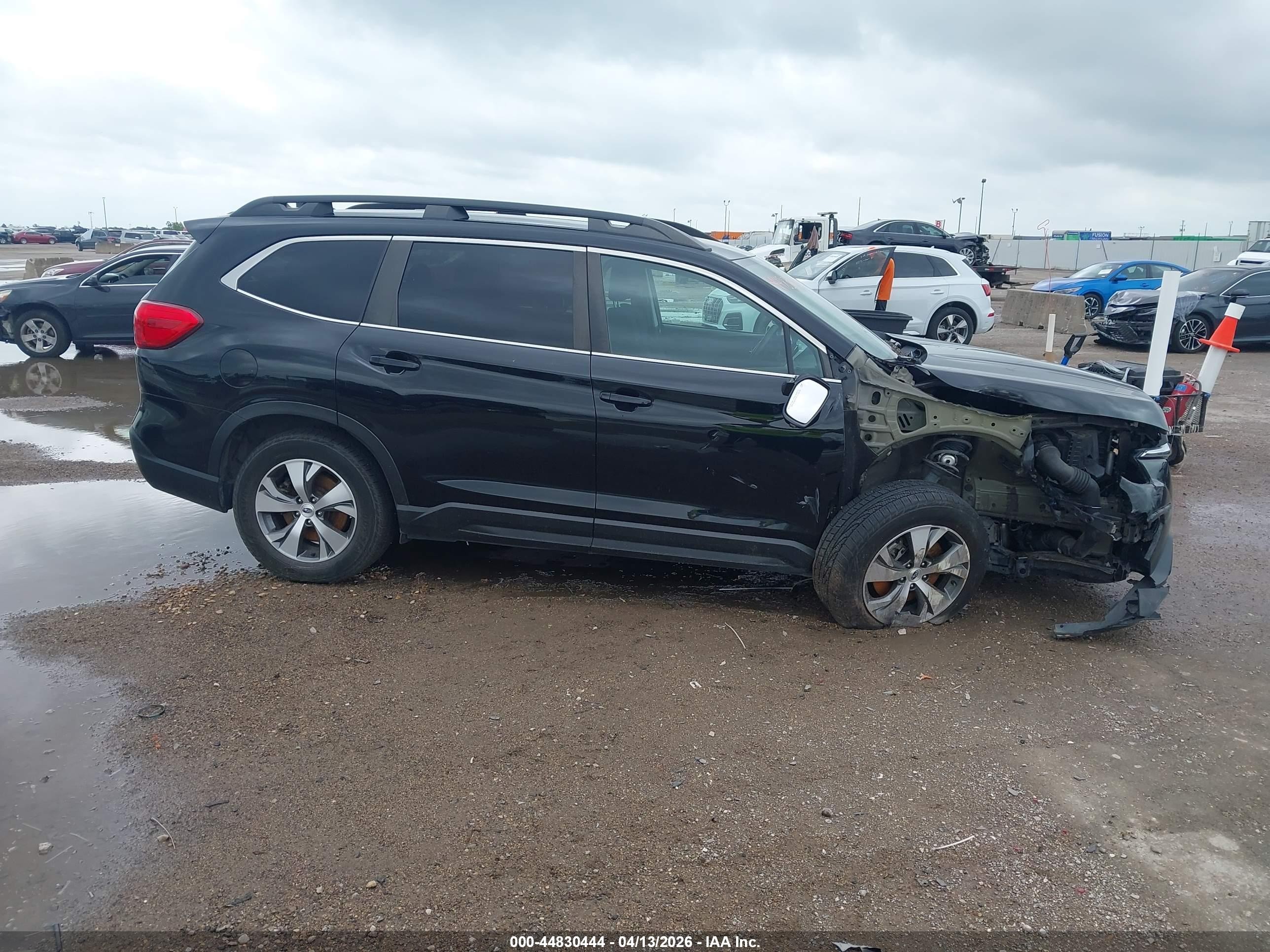 2023 Subaru Ascent Premium 8-passenger Черный vin: 4S4WMABD0P3403078