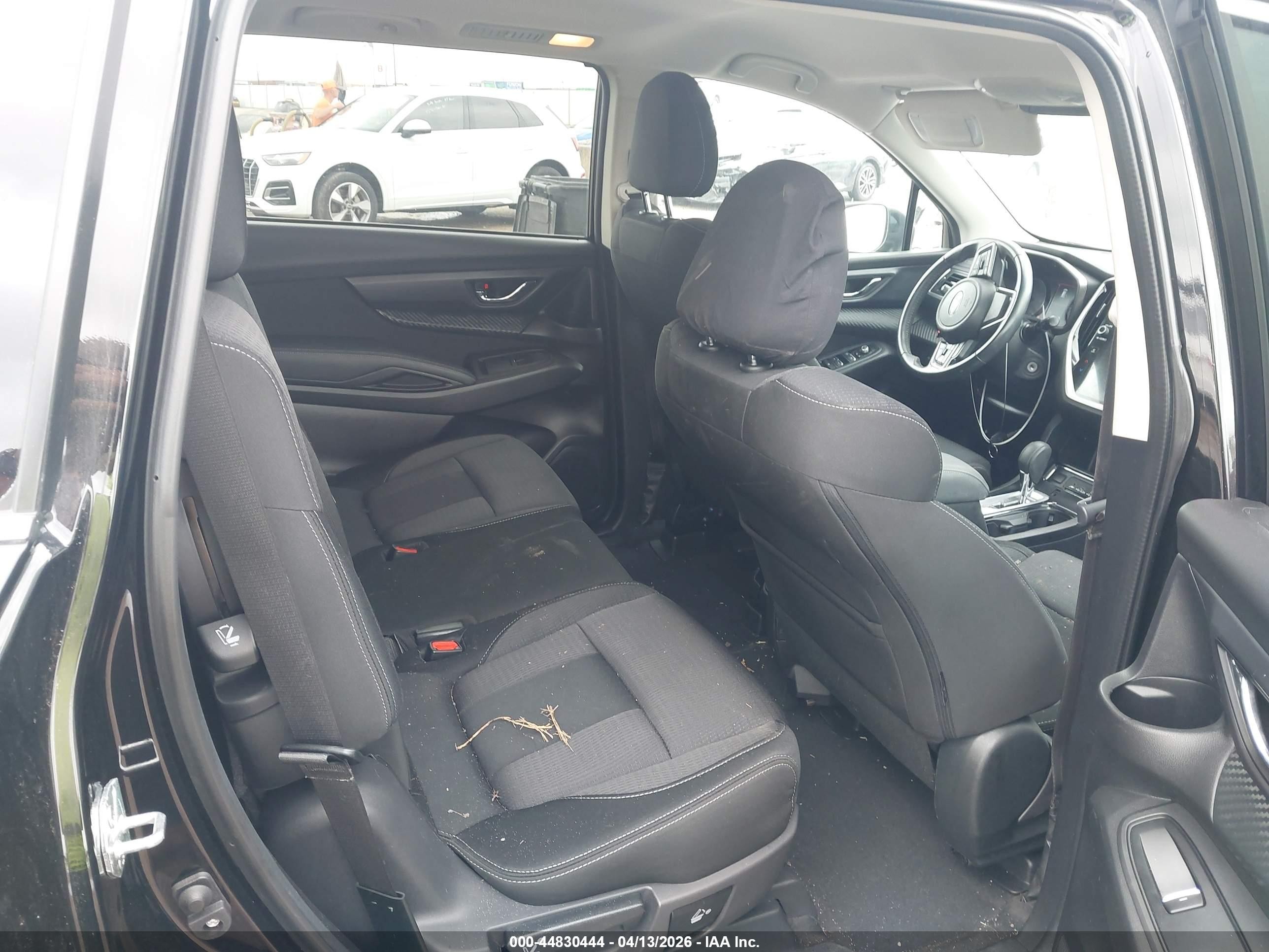 2023 Subaru Ascent Premium 8-passenger Черный vin: 4S4WMABD0P3403078