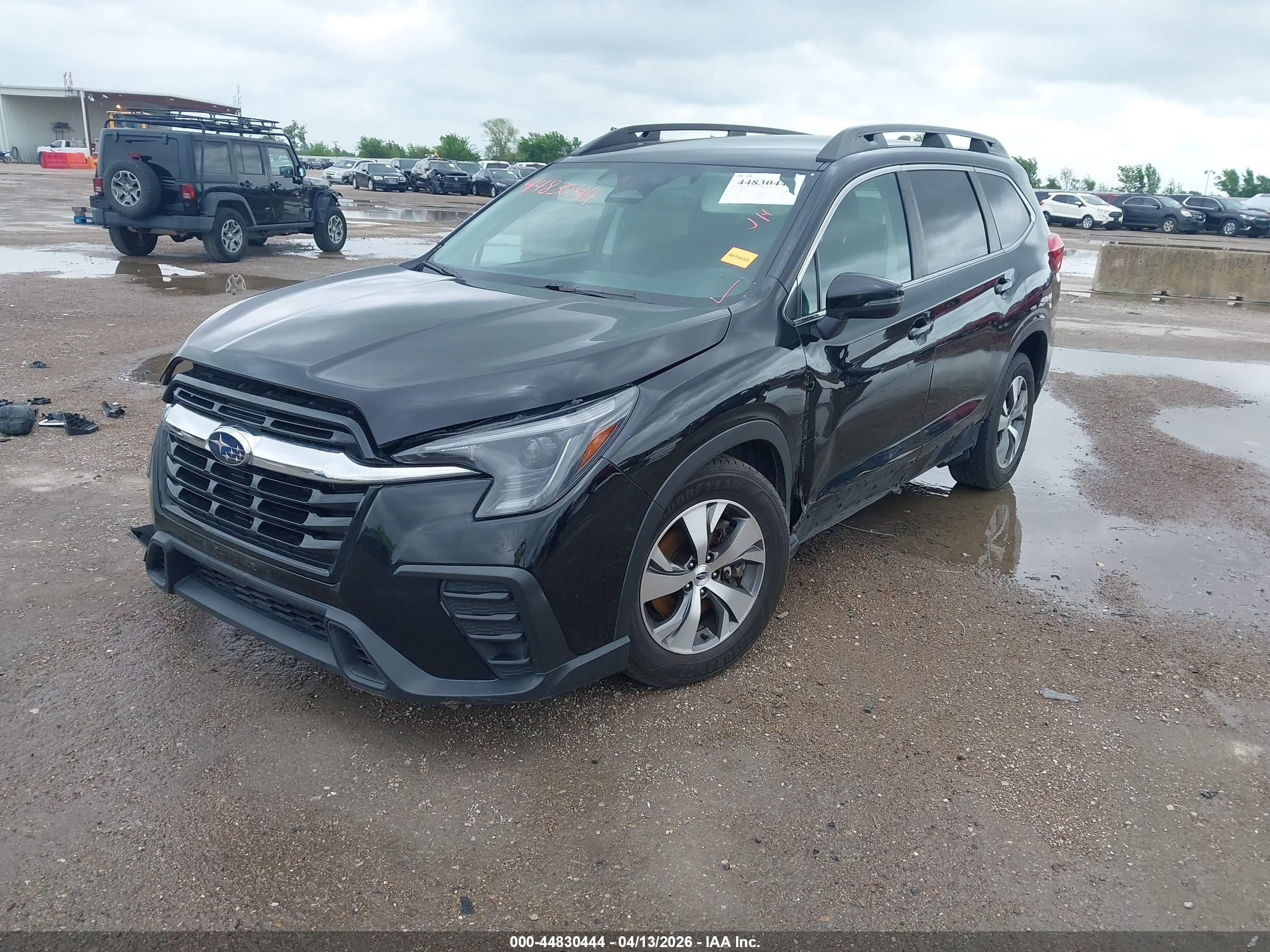 2023 Subaru Ascent Premium 8-passenger Черный vin: 4S4WMABD0P3403078