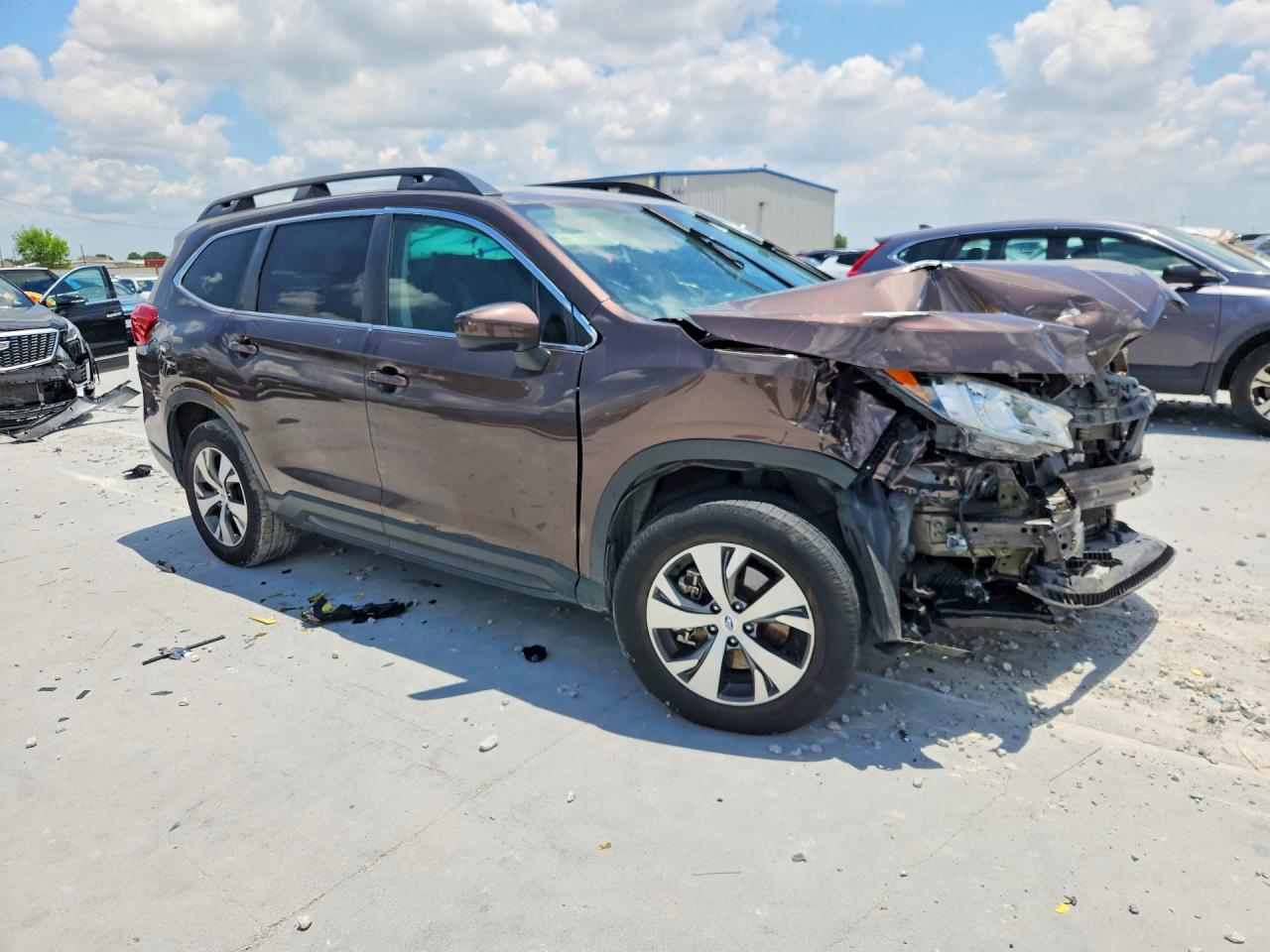 2020 Subaru Ascent Premium Brown vin: 4S4WMAFD9L3430316