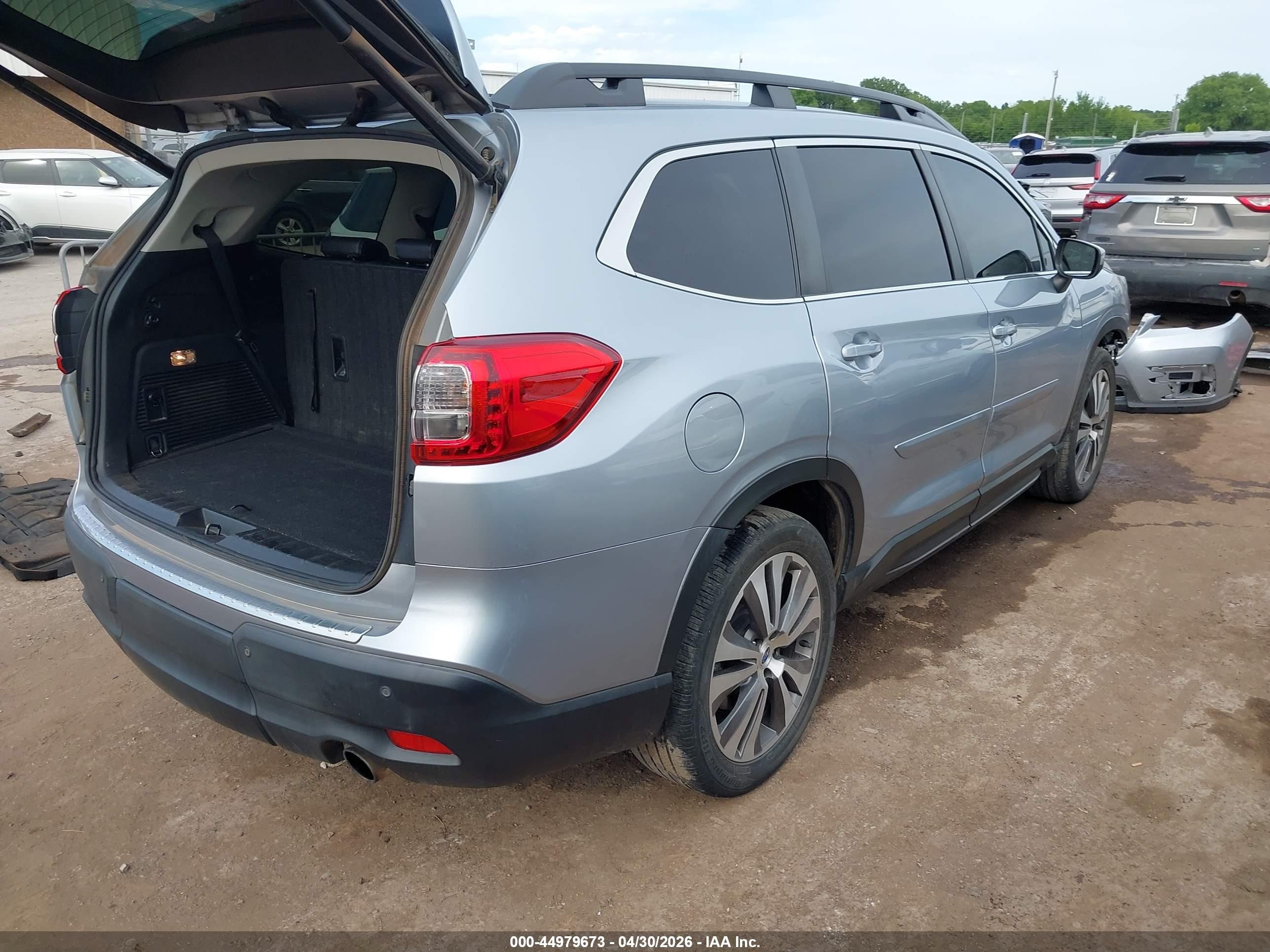 2020 Subaru Ascent Premium Серебряный vin: 4S4WMAFDXL3421964