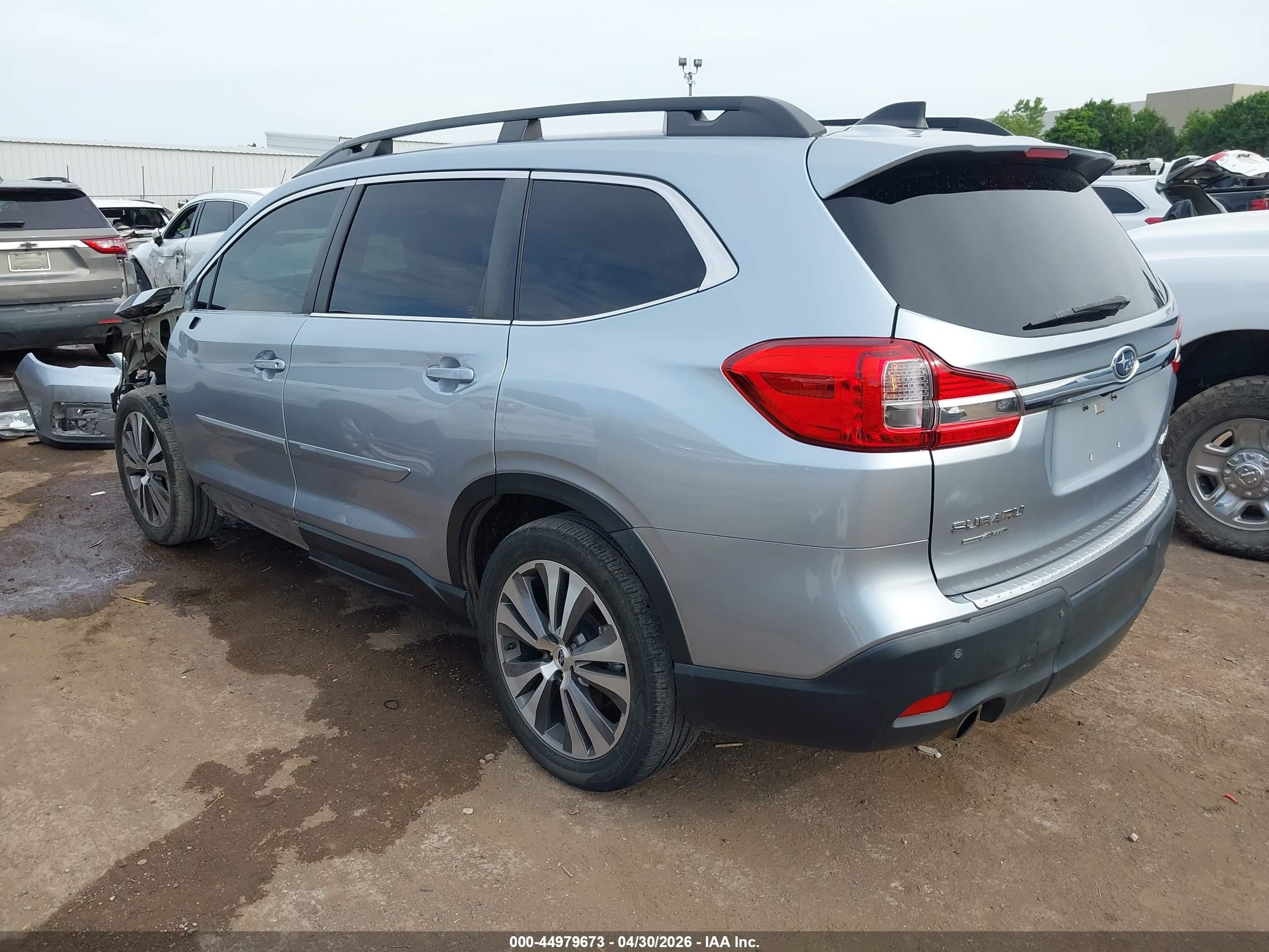 2020 Subaru Ascent Premium Серебряный vin: 4S4WMAFDXL3421964