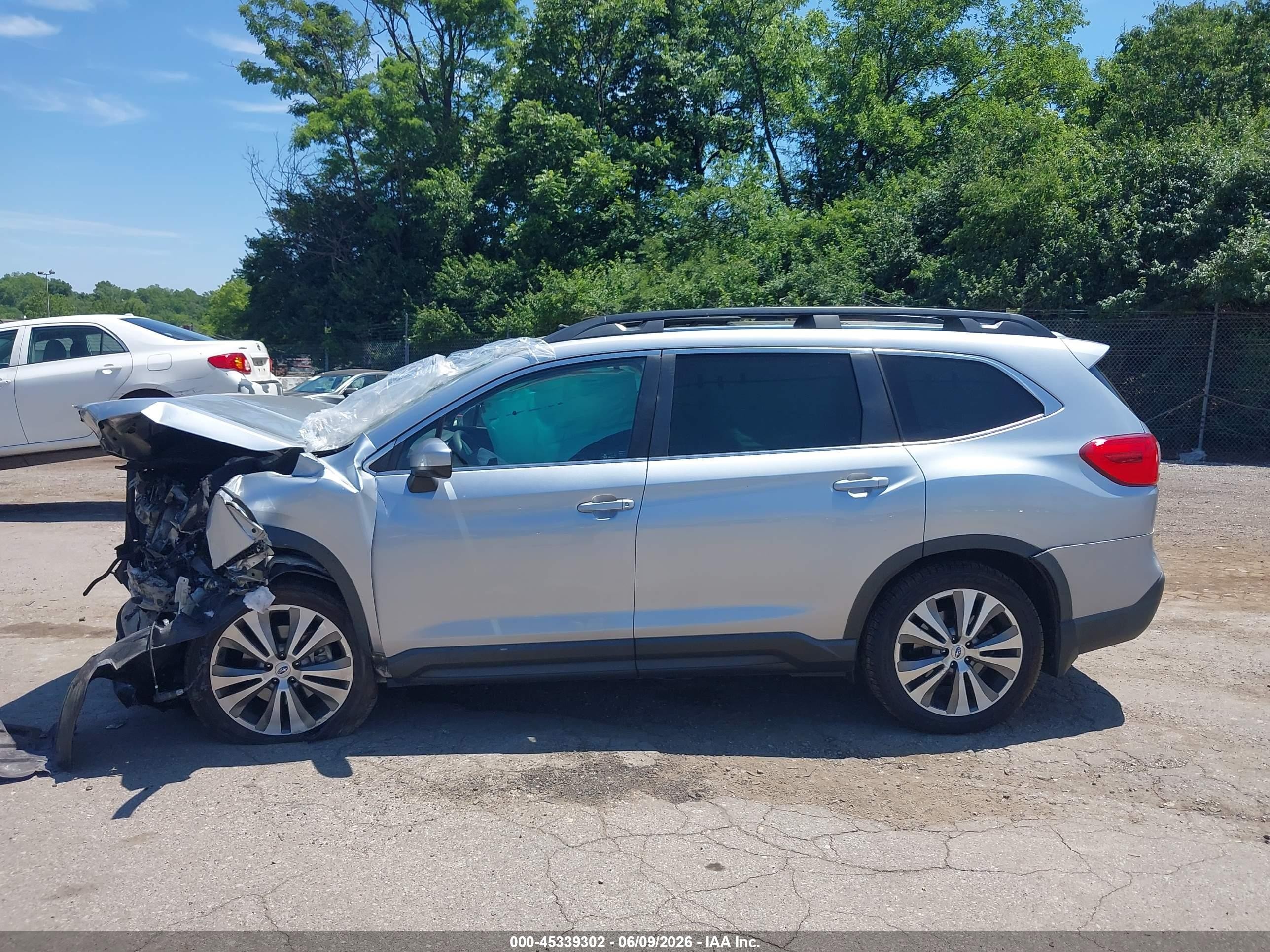2019 Subaru Ascent Premium Silver vin: 4S4WMAHD9K3489006