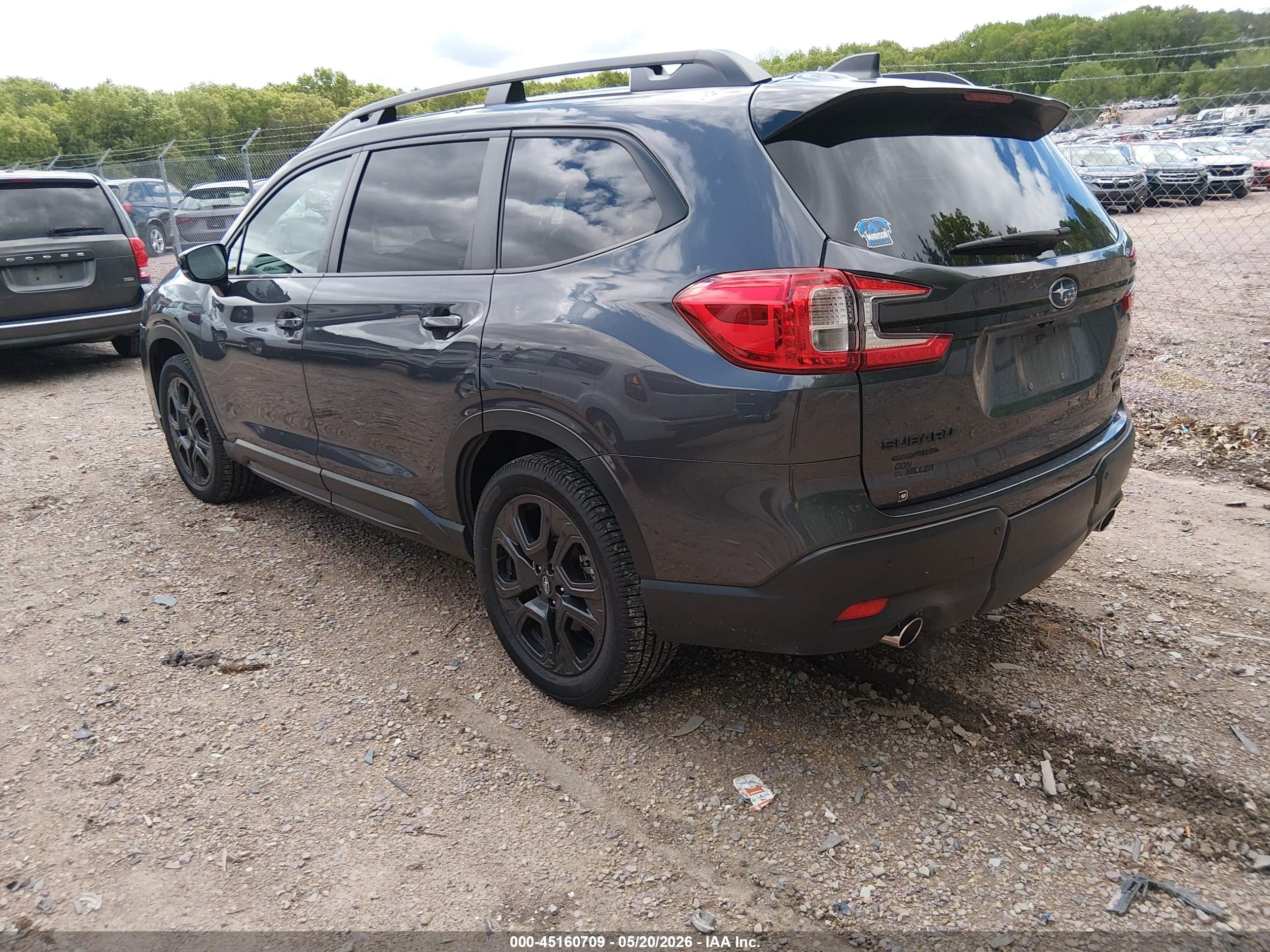 2024 Subaru Ascent Onyx Edition 7-passenger Gray vin: 4S4WMAHDXR3406533