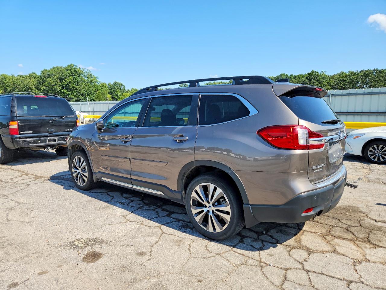 2021 Subaru Ascent Limited Gold vin: 4S4WMAJD1M3409792