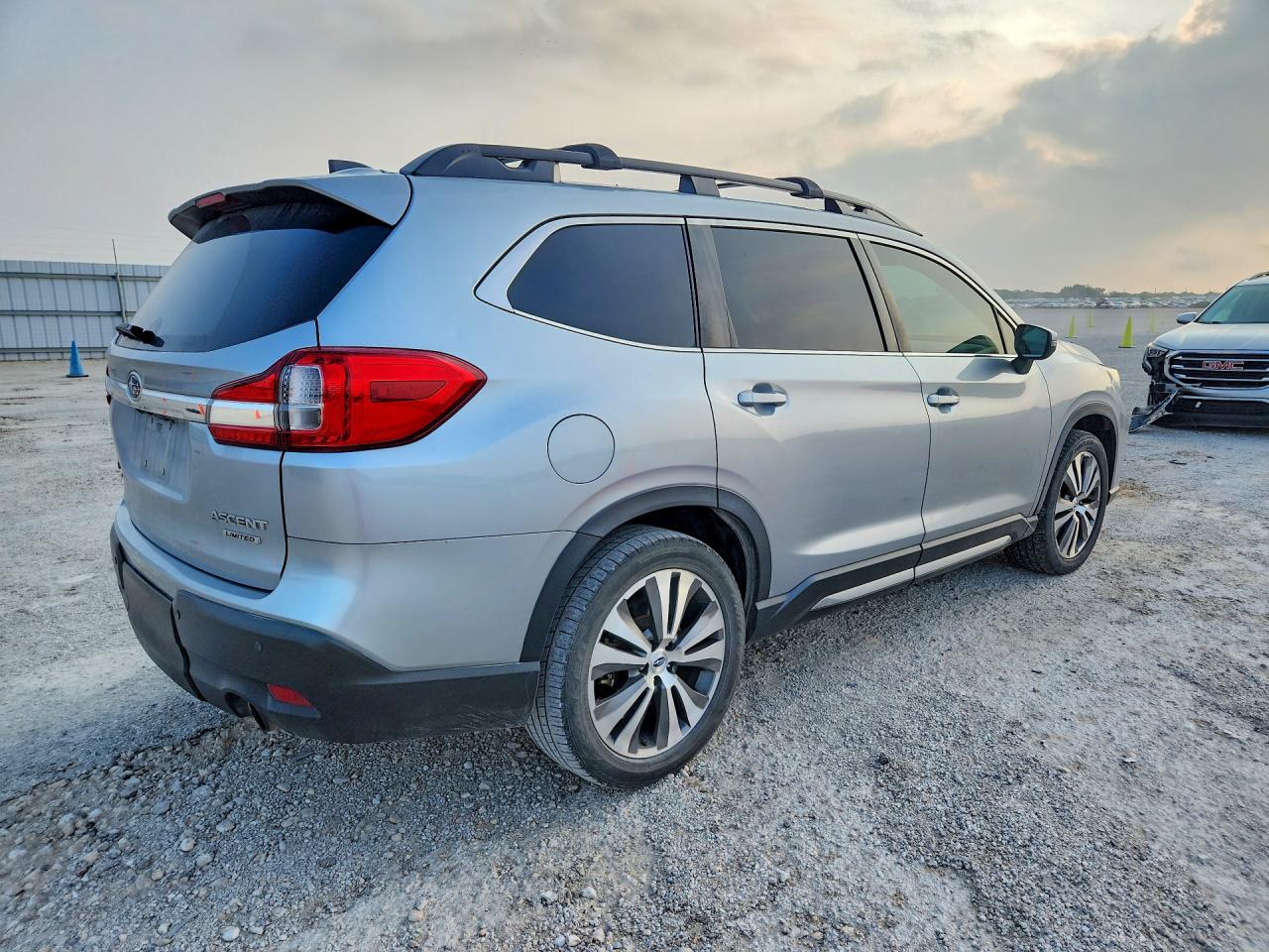 2019 Subaru Ascent Limited Silver vin: 4S4WMAJDXK3458955