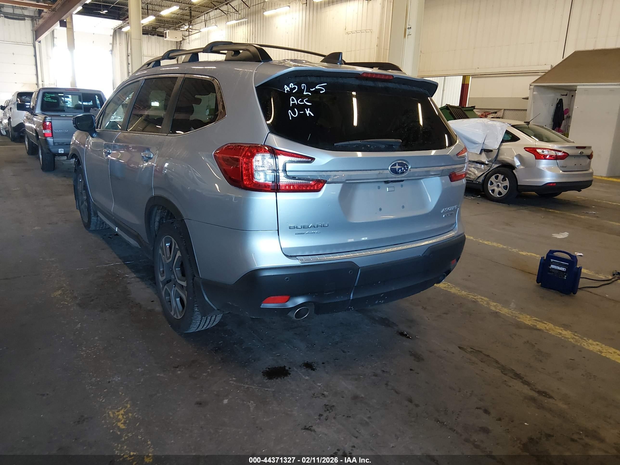 2025 Subaru Ascent Limited 7-passenger Silver vin: 4S4WMAPD5S3430486