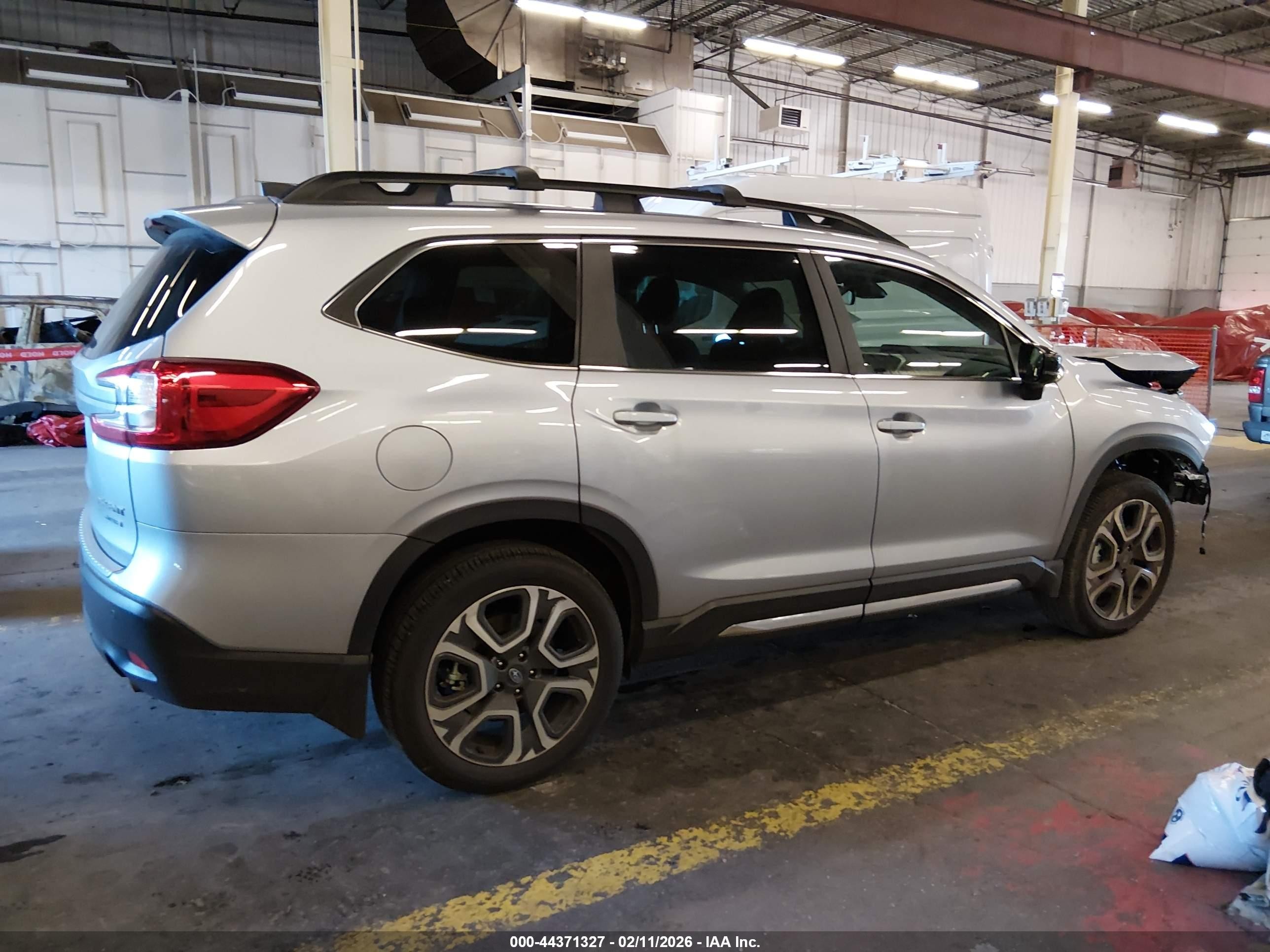2025 Subaru Ascent Limited 7-passenger Silver vin: 4S4WMAPD5S3430486