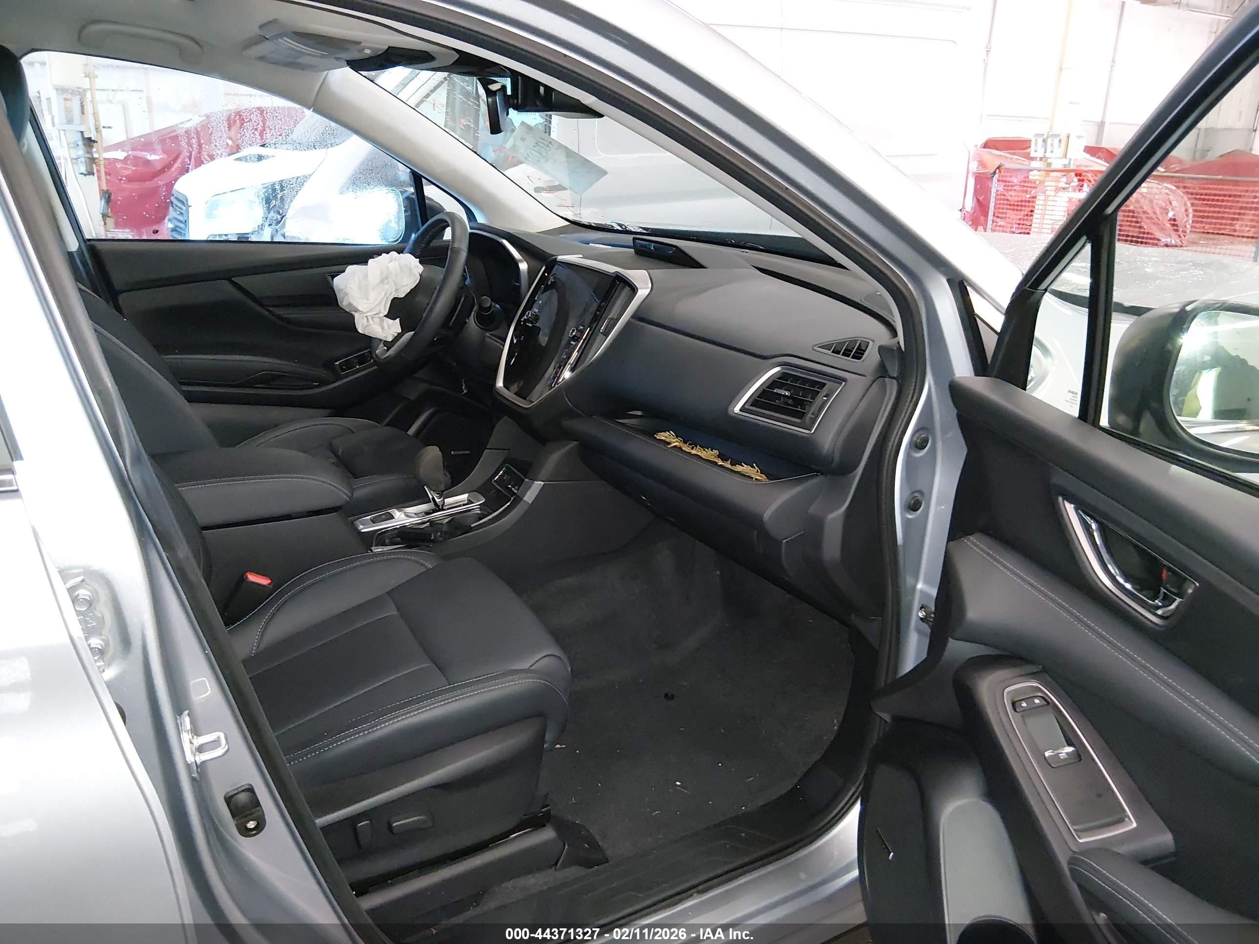 2025 Subaru Ascent Limited 7-passenger Silver vin: 4S4WMAPD5S3430486
