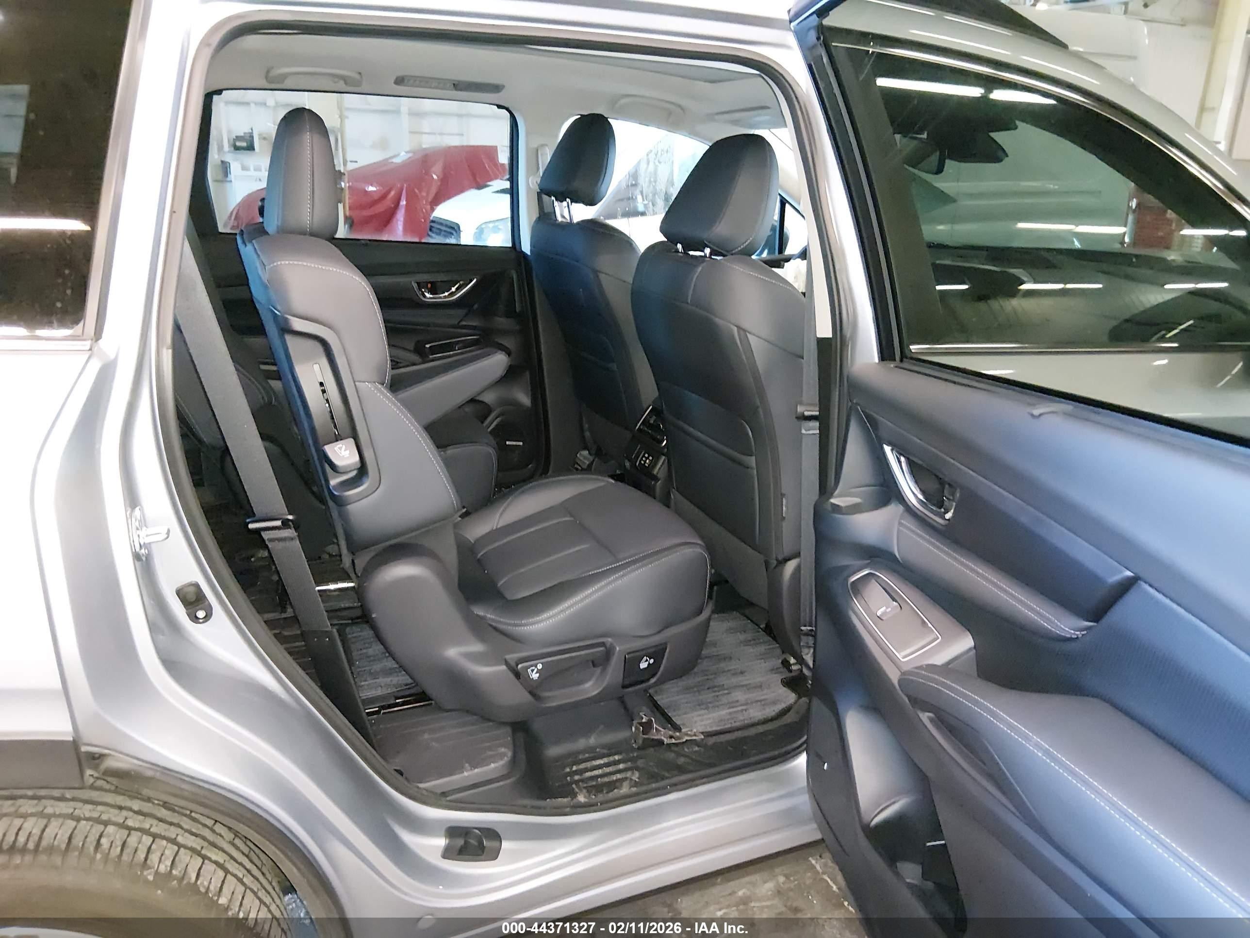 2025 Subaru Ascent Limited 7-passenger Silver vin: 4S4WMAPD5S3430486