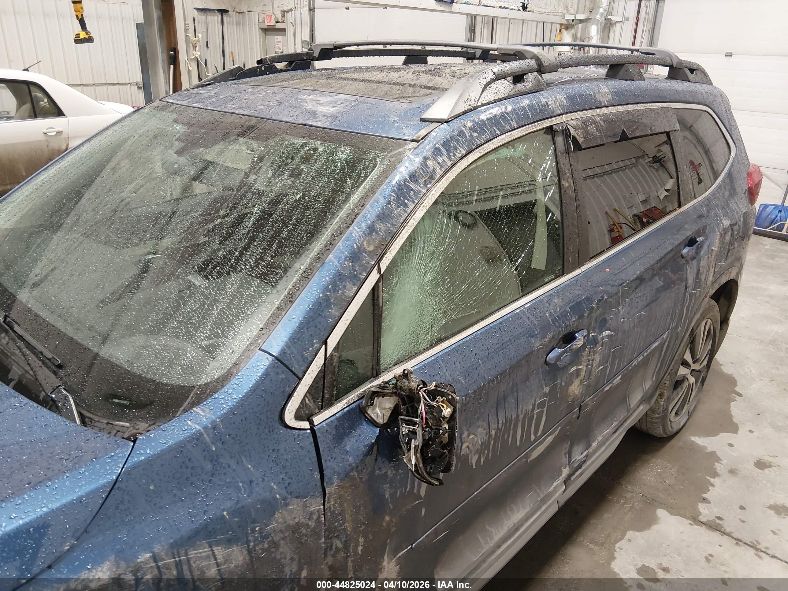 2022 Subaru Ascent Limited Blue vin: 4S4WMAPD7N3463414