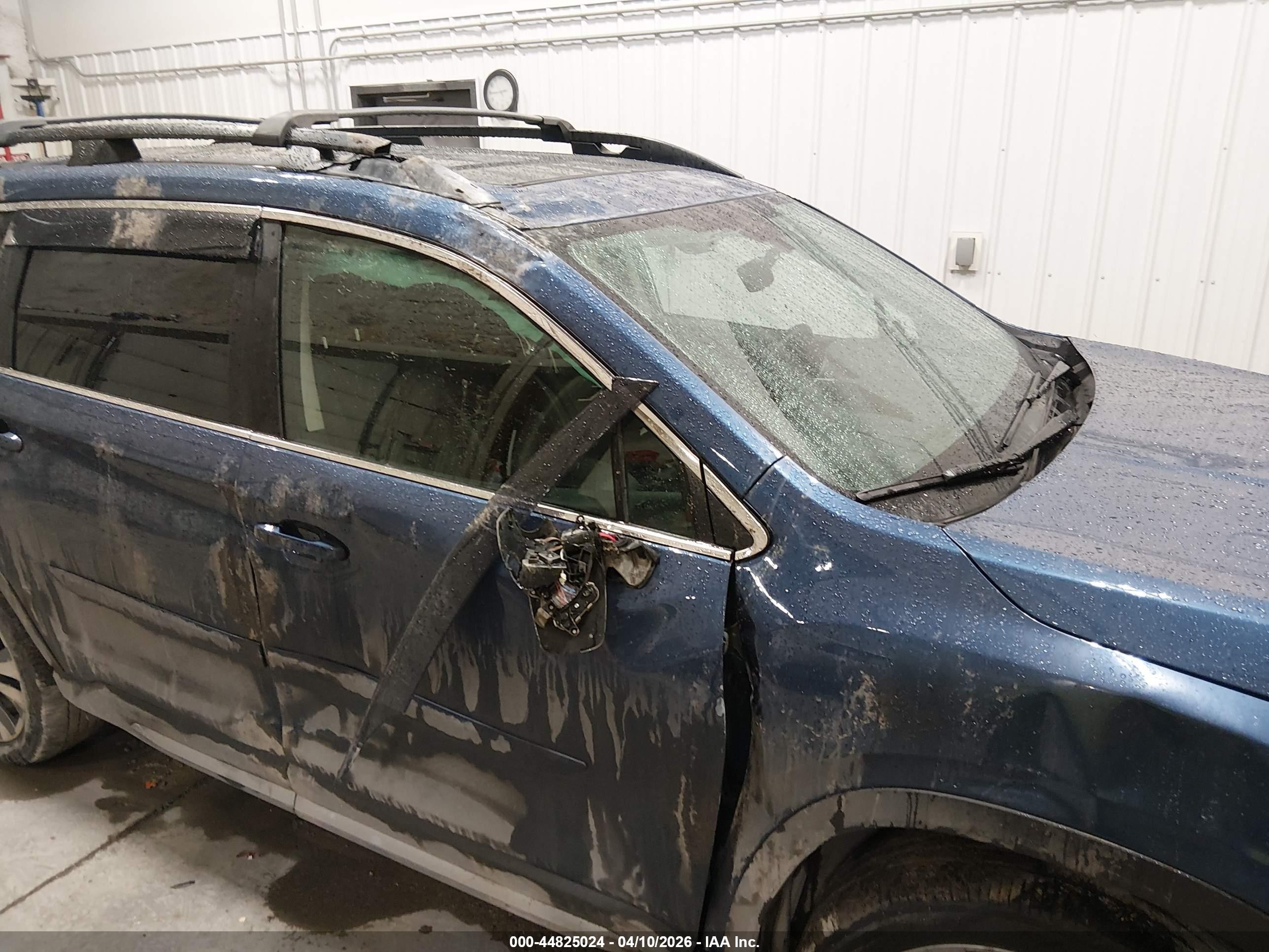 2022 Subaru Ascent Limited Blue vin: 4S4WMAPD7N3463414
