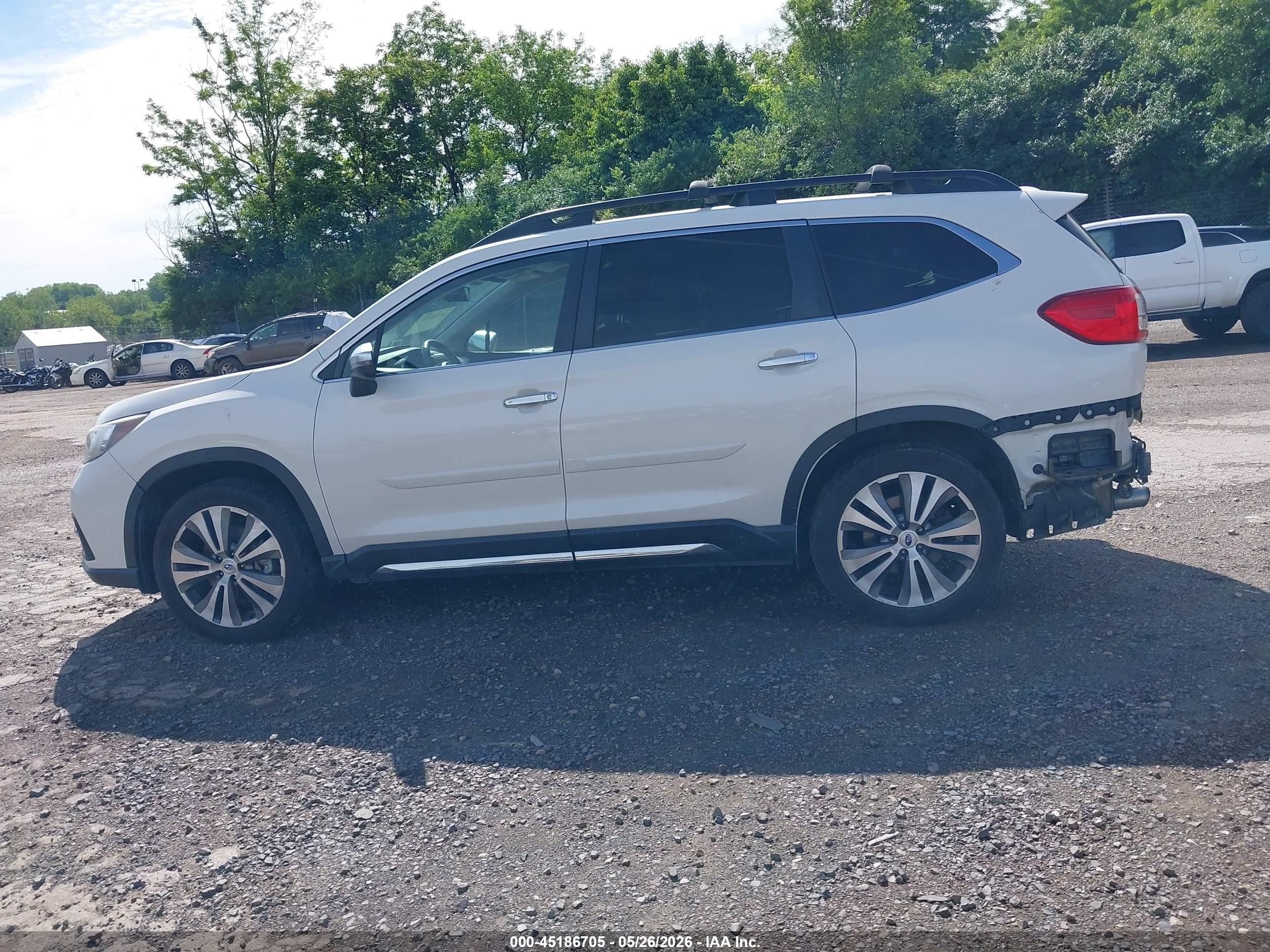 2019 Subaru Ascent Touring White vin: 4S4WMARD2K3435612