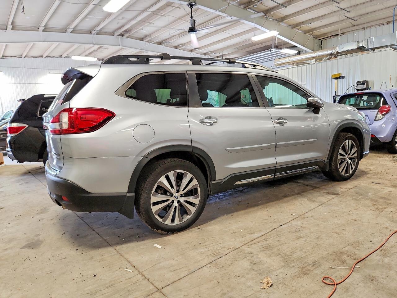 2021 Subaru Ascent Touring Silver vin: 4S4WMARD5M3442475