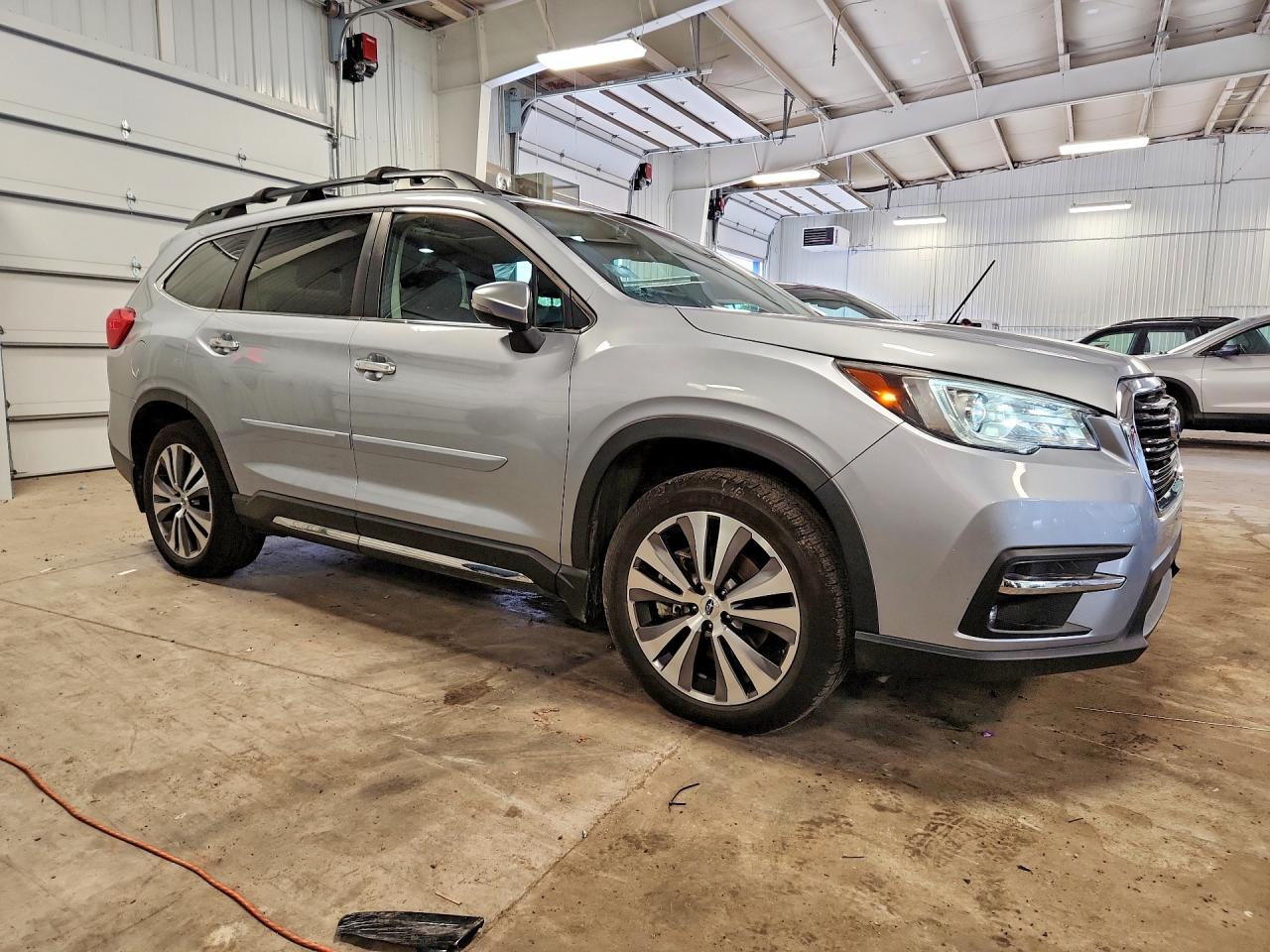 2021 Subaru Ascent Touring Silver vin: 4S4WMARD5M3442475