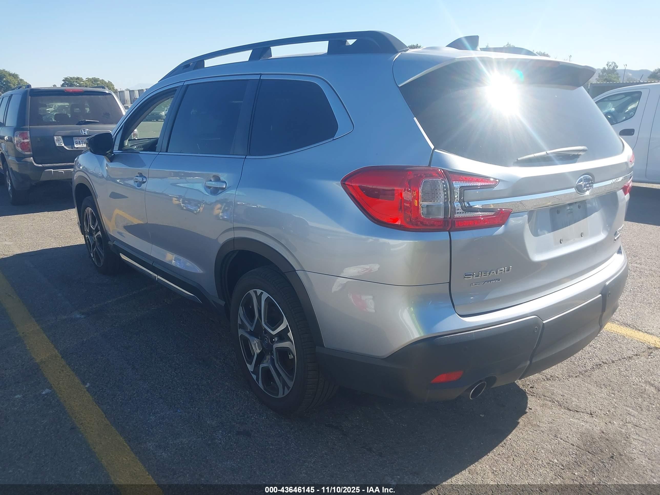 2024 Subaru Ascent Limited 7-passenger Silver vin: 4S4WMAUD5R3400094