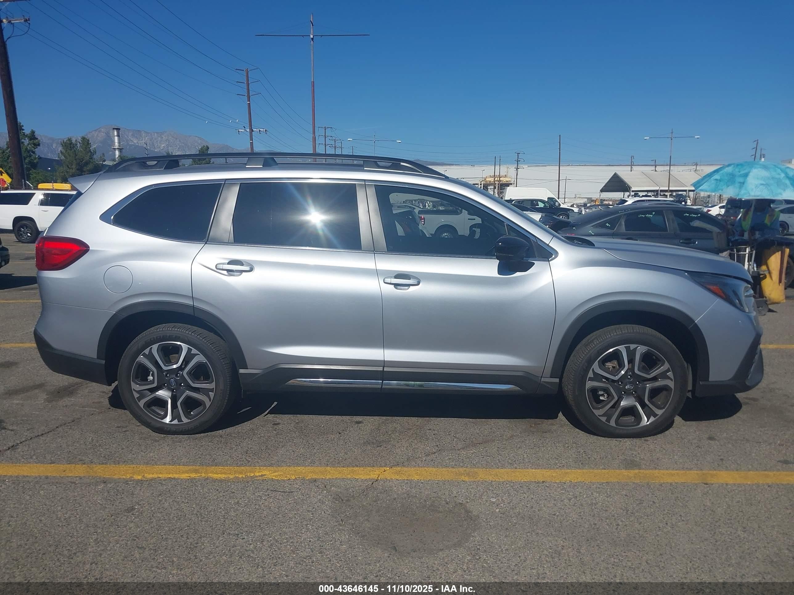2024 Subaru Ascent Limited 7-passenger Silver vin: 4S4WMAUD5R3400094