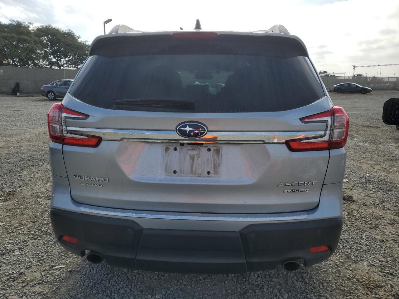 2024 Subaru Ascent Limited Серебряный vin: 4S4WMAUDXR3414363