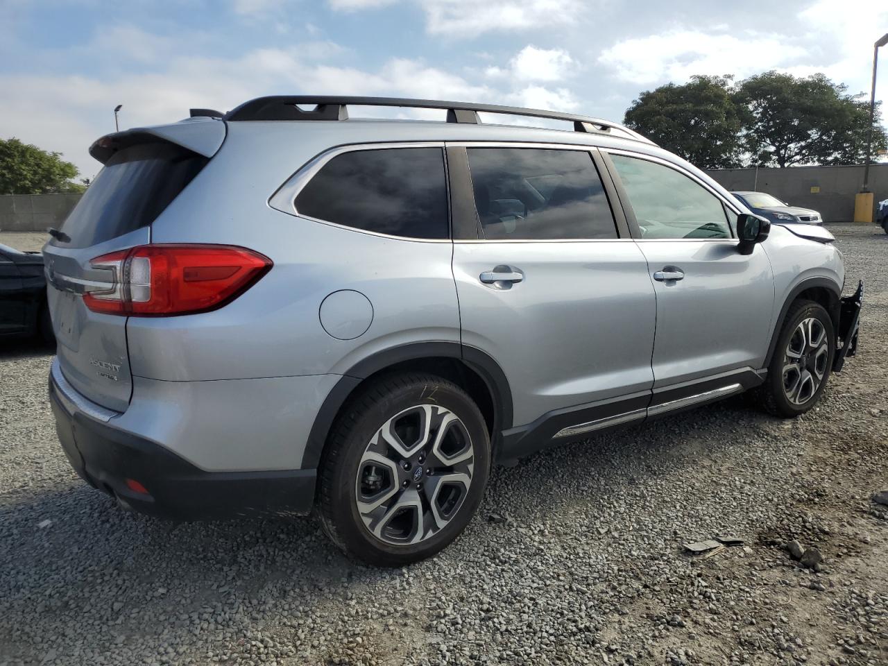 2024 Subaru Ascent Limited Серебряный vin: 4S4WMAUDXR3414363