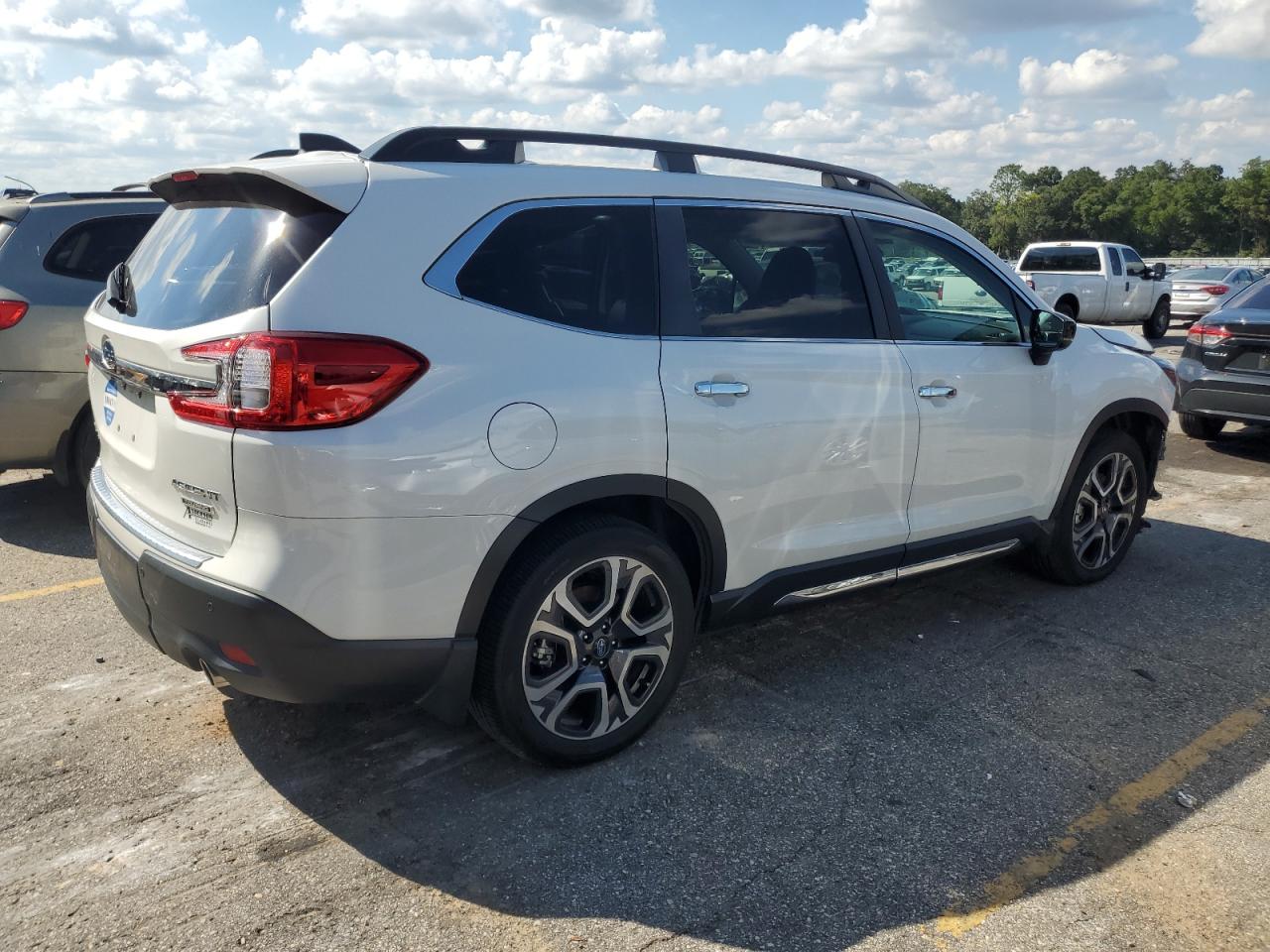 2024 Subaru Ascent Touring Белый vin: 4S4WMAWD1R3418461