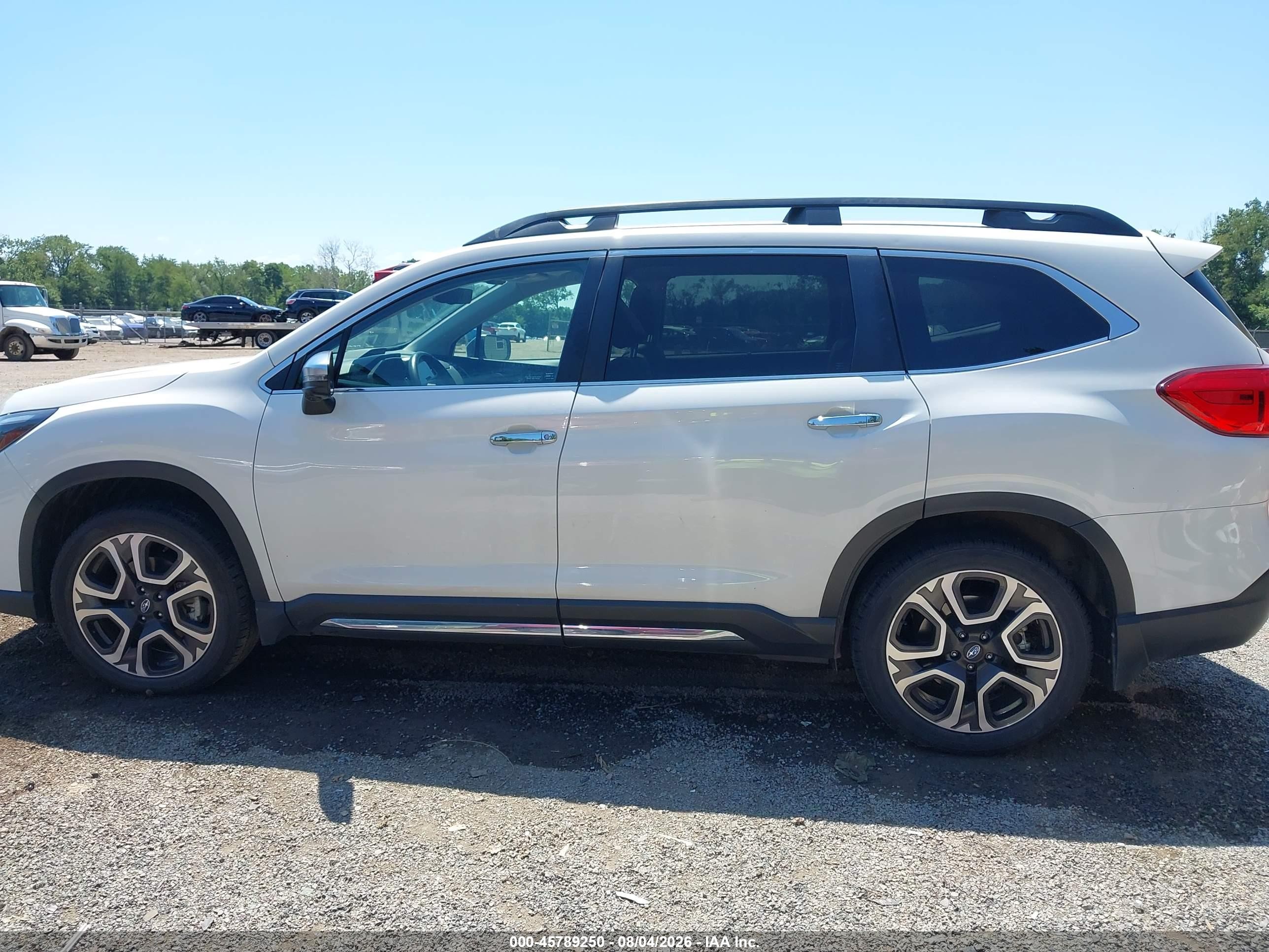 2023 Subaru Ascent Touring 7-passenger White vin: 4S4WMAWD4P3436594