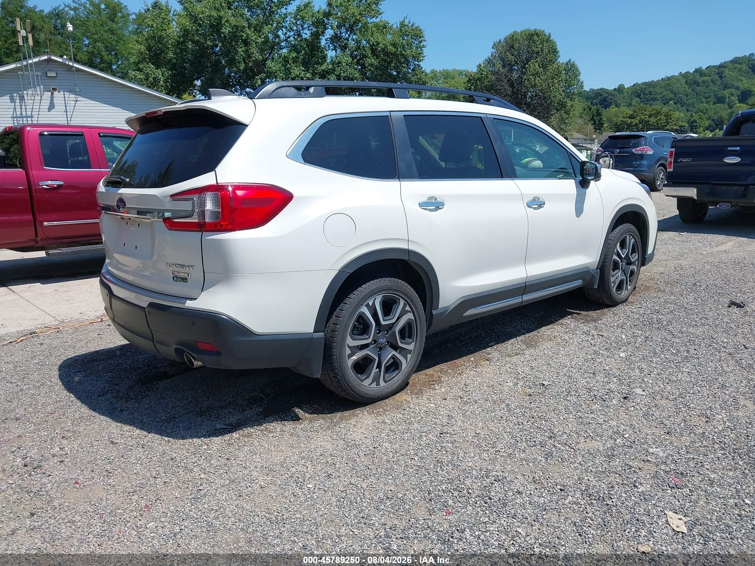 2023 Subaru Ascent Touring 7-passenger White vin: 4S4WMAWD4P3436594