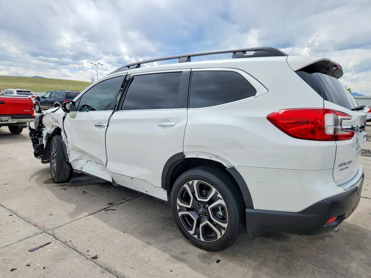 2024 Subaru Ascent Touring White vin: 4S4WMAWD8R3450792